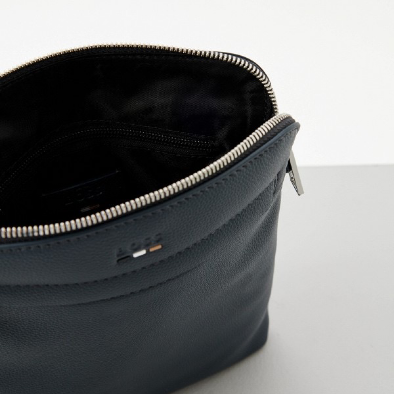 Мъжка синя чанта Boss Bag 50536477 Inside View