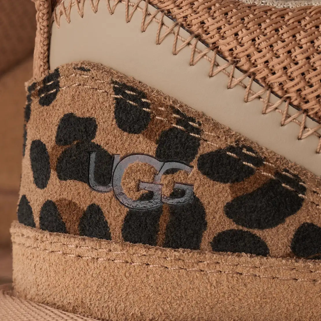 Дамски кецове UGG 1187370T (кафяво) Близък план