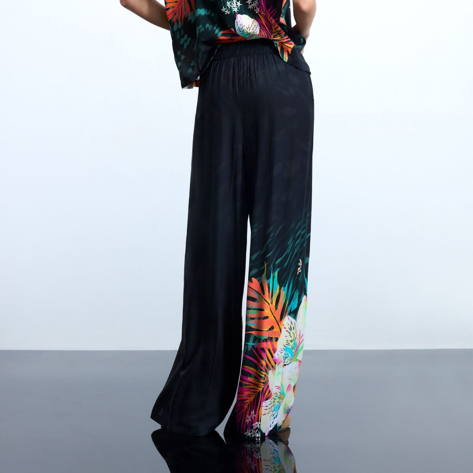 Дамски панталон Desigual Women Trousers 26SWPW52 2000 Back View