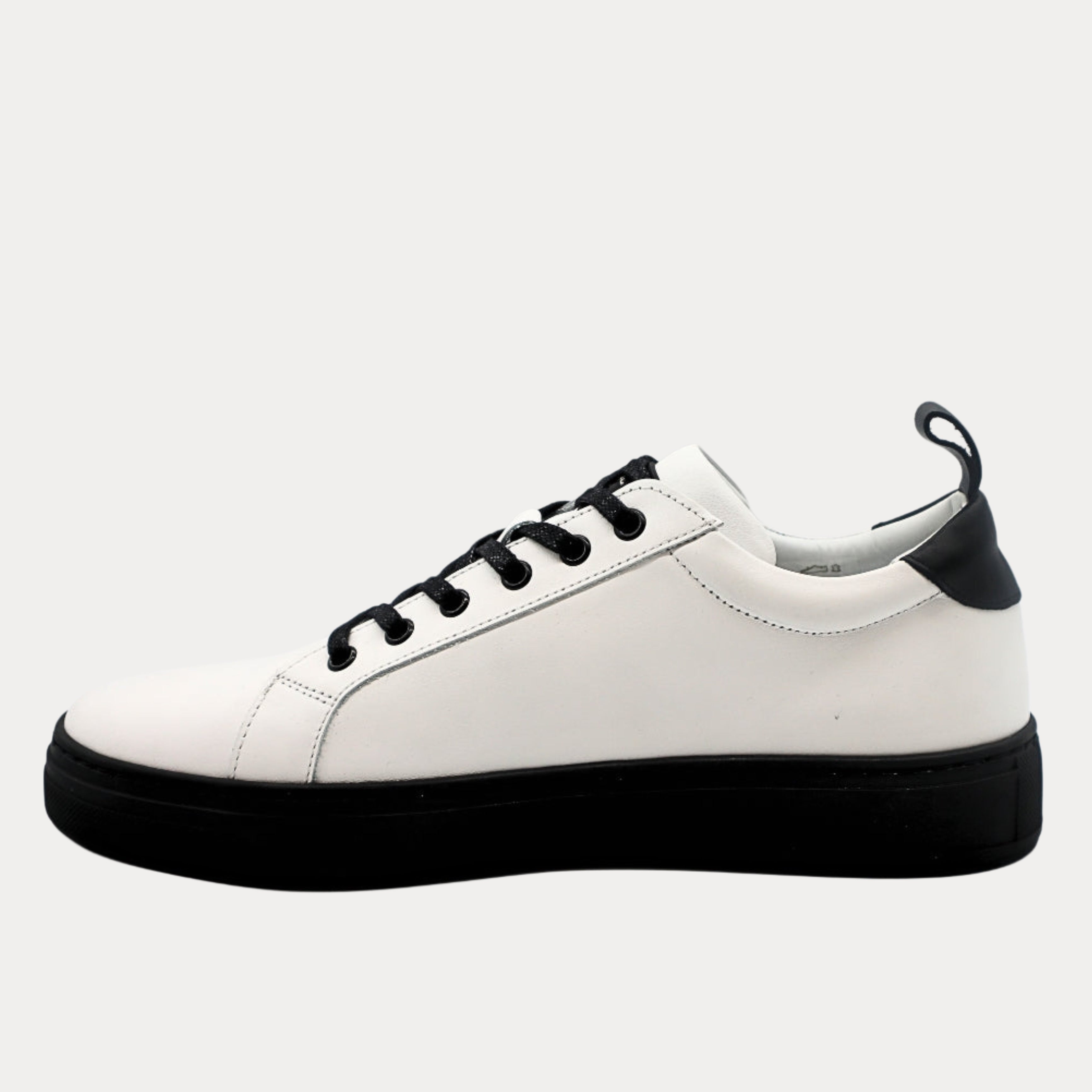 Мъжки кецове от естествена кожа в бяло Men’s sneakers Cerruti 1881 CSSU01168M42 White medial view