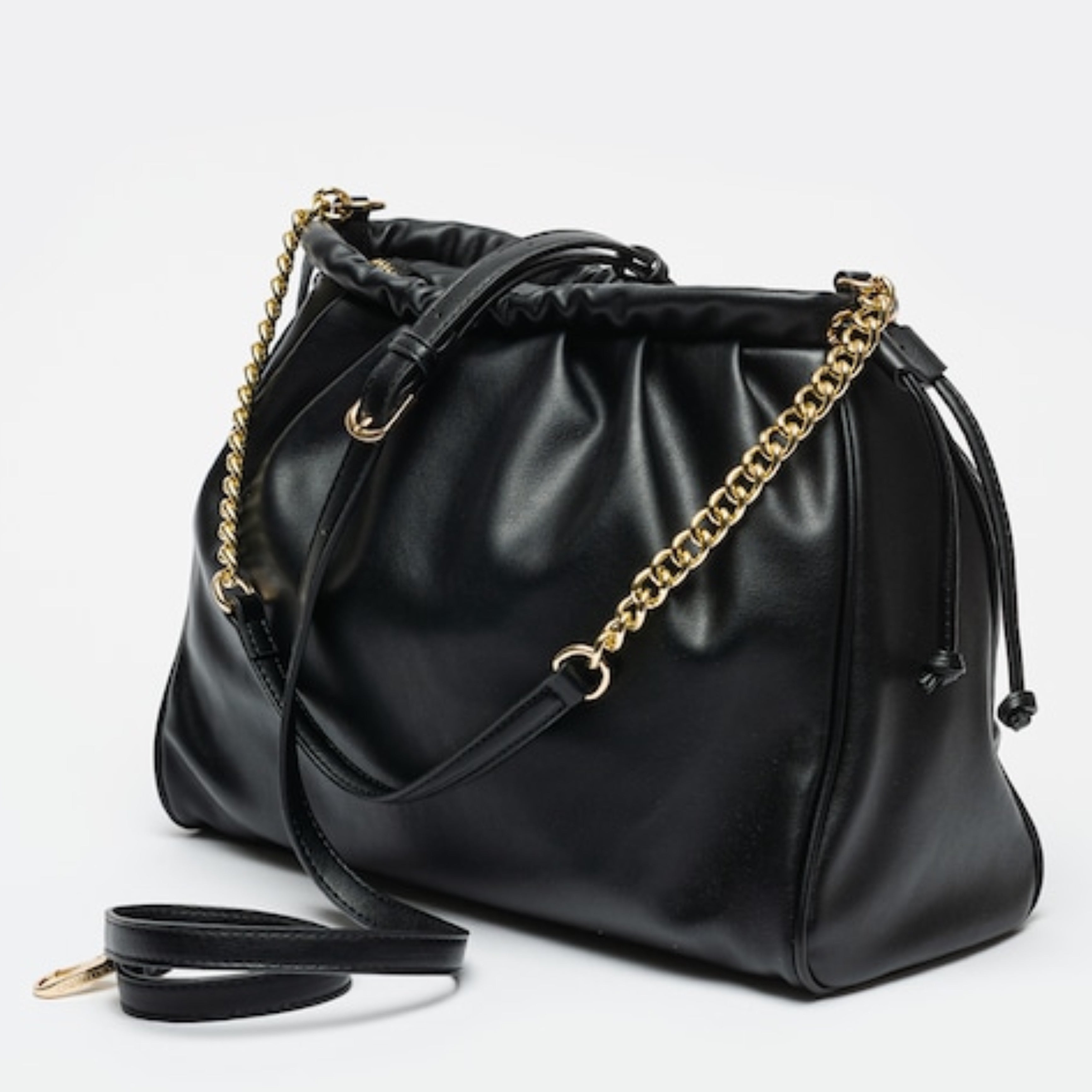 Дамска чанта в черно Women’s handbag Valentino Oxford VBS7LT02 Black