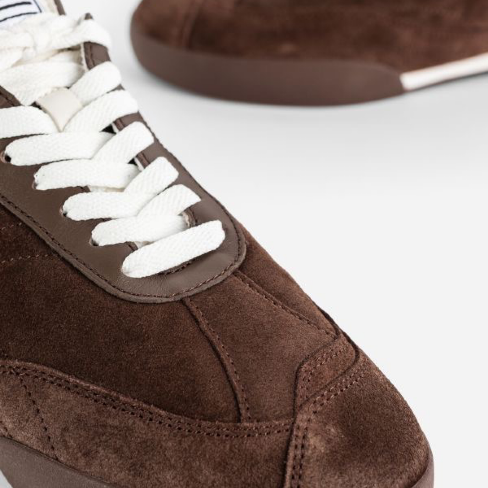 Chloé Suede Kick Women Sneakers CHC25A07IMS Close-Up