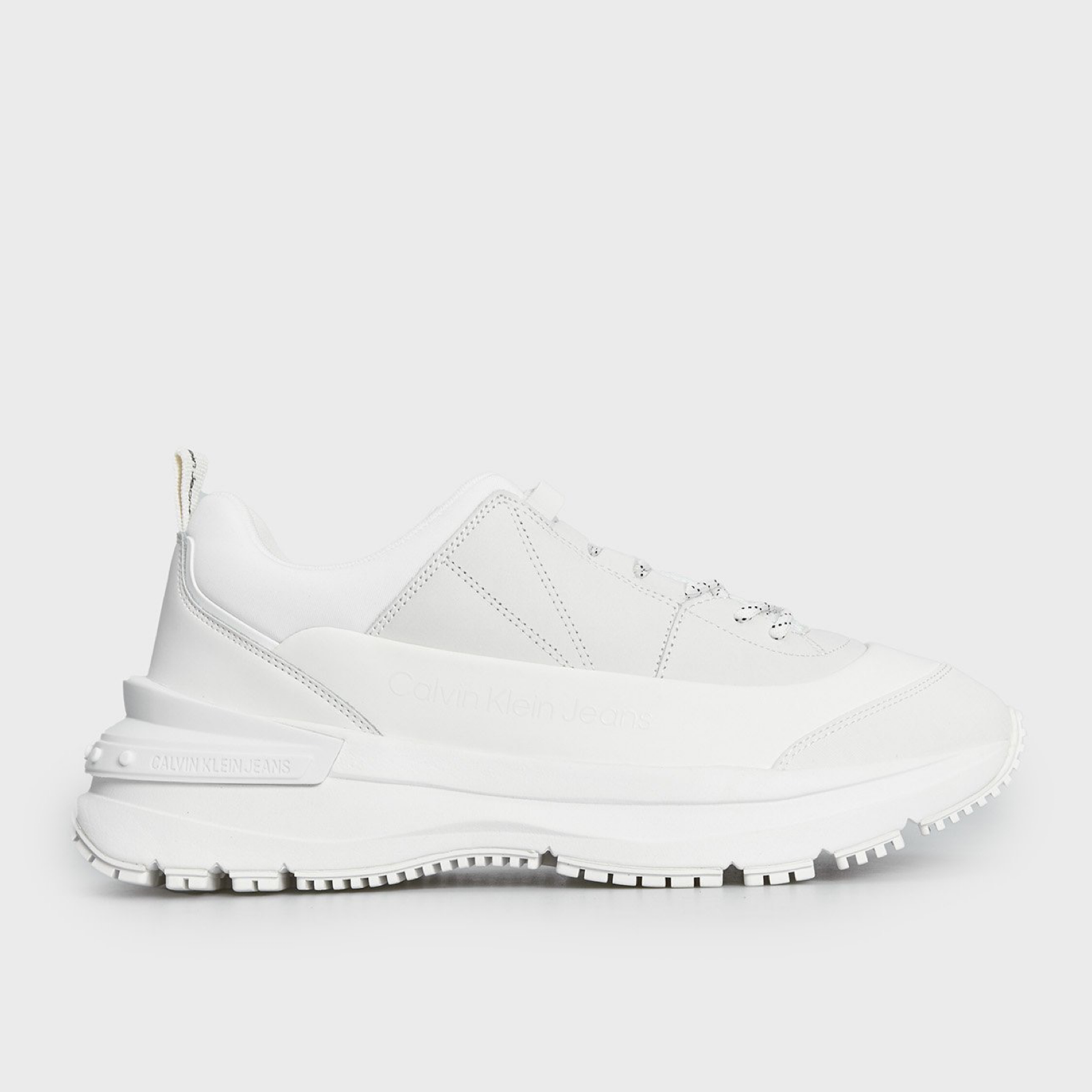 Мъжки бели маратонки Calvin Klein Jeans Chunky Runner Men Sneakers YM0YM00825 Lateral View