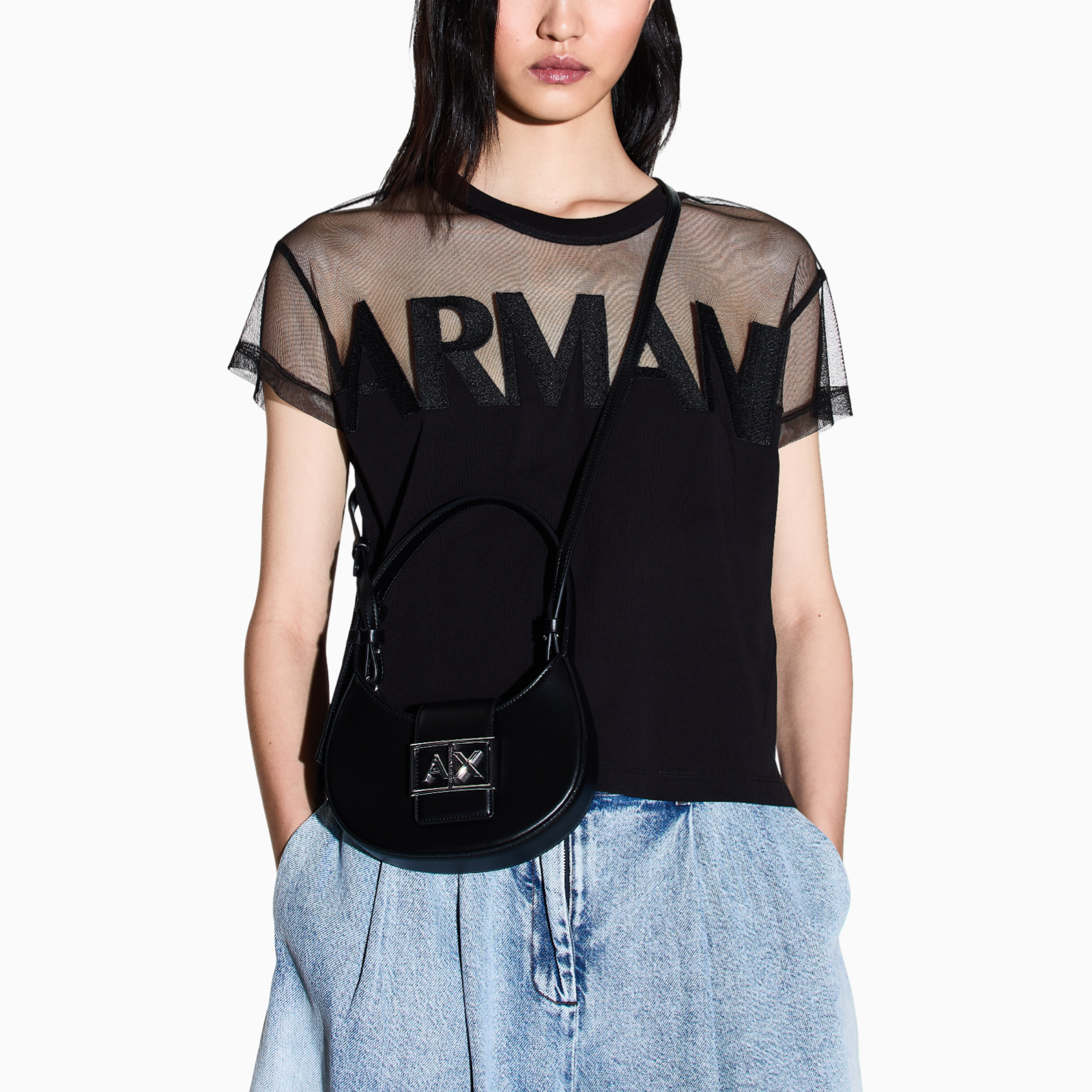 Дамска черна чанта Armani Exchange Women Shoulder Bag XW002566 AF12039 UC001 Model View