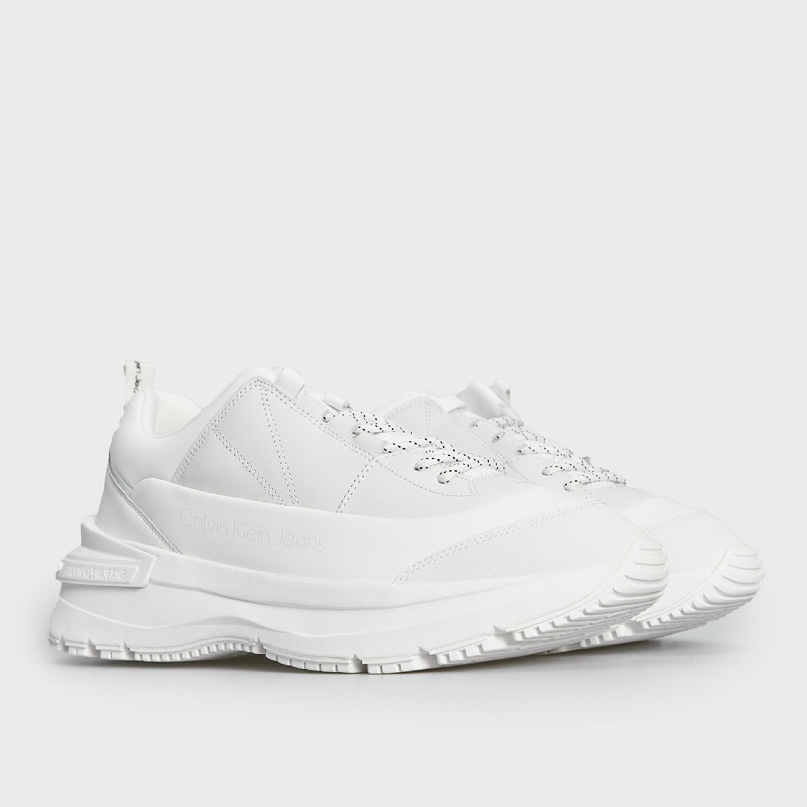 Мъжки бели маратонки Calvin Klein Jeans Chunky Runner Men Sneakers YM0YM00825 Medial View