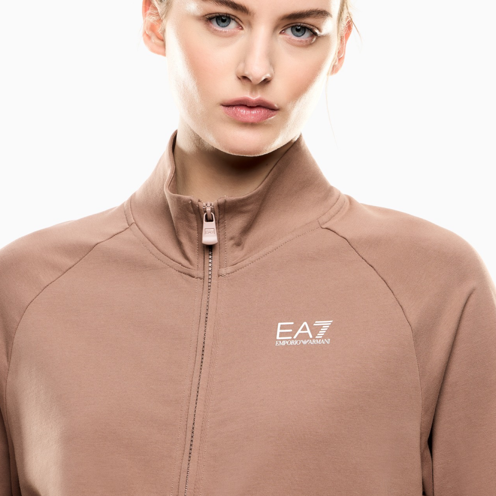 Дамски екип EA7 Emporio Armani Tracksuit 7W000118 AF13135 Close-Up