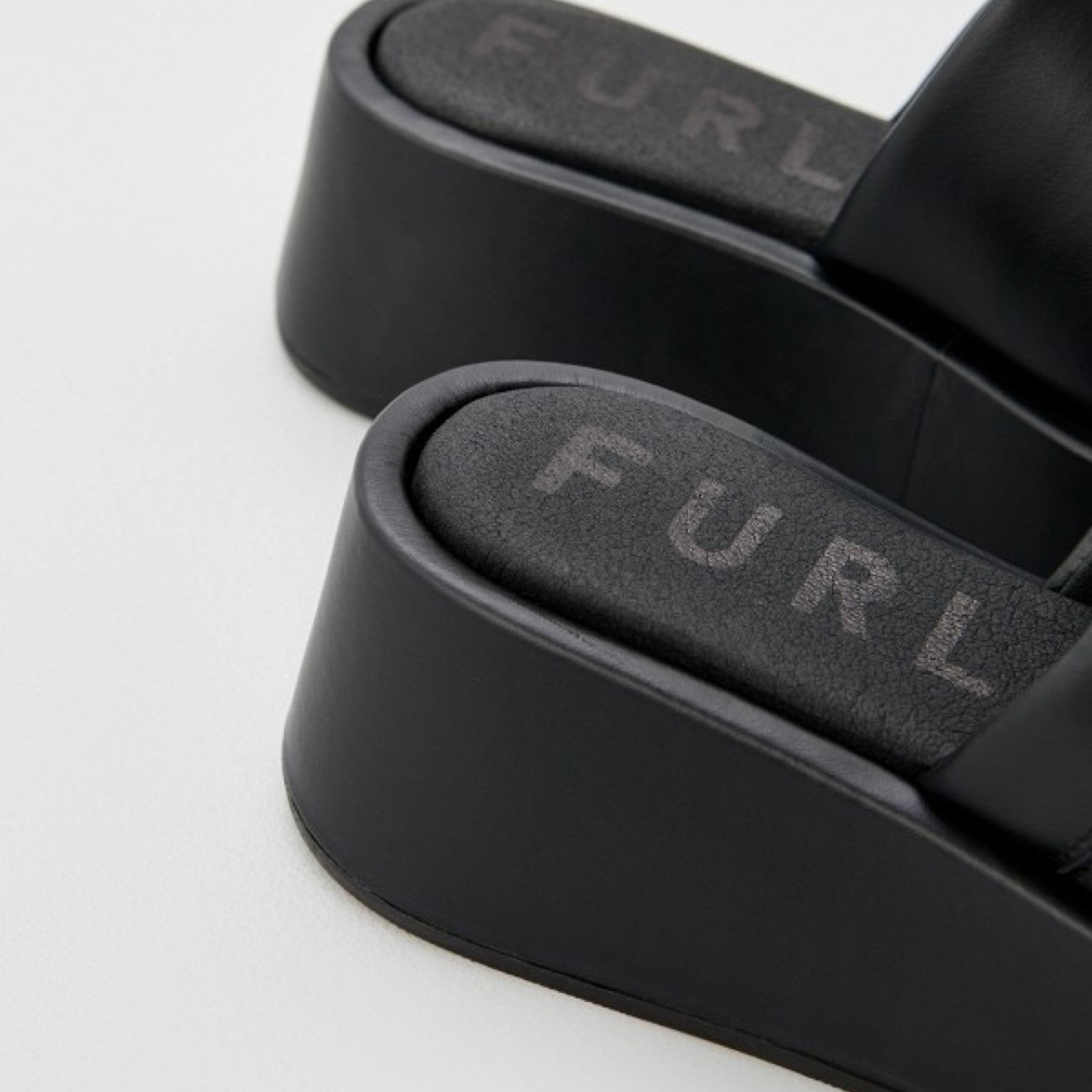 Дамски чехли Furla Women Slippers YH85FPN BX2895 O6000 Close-Up
