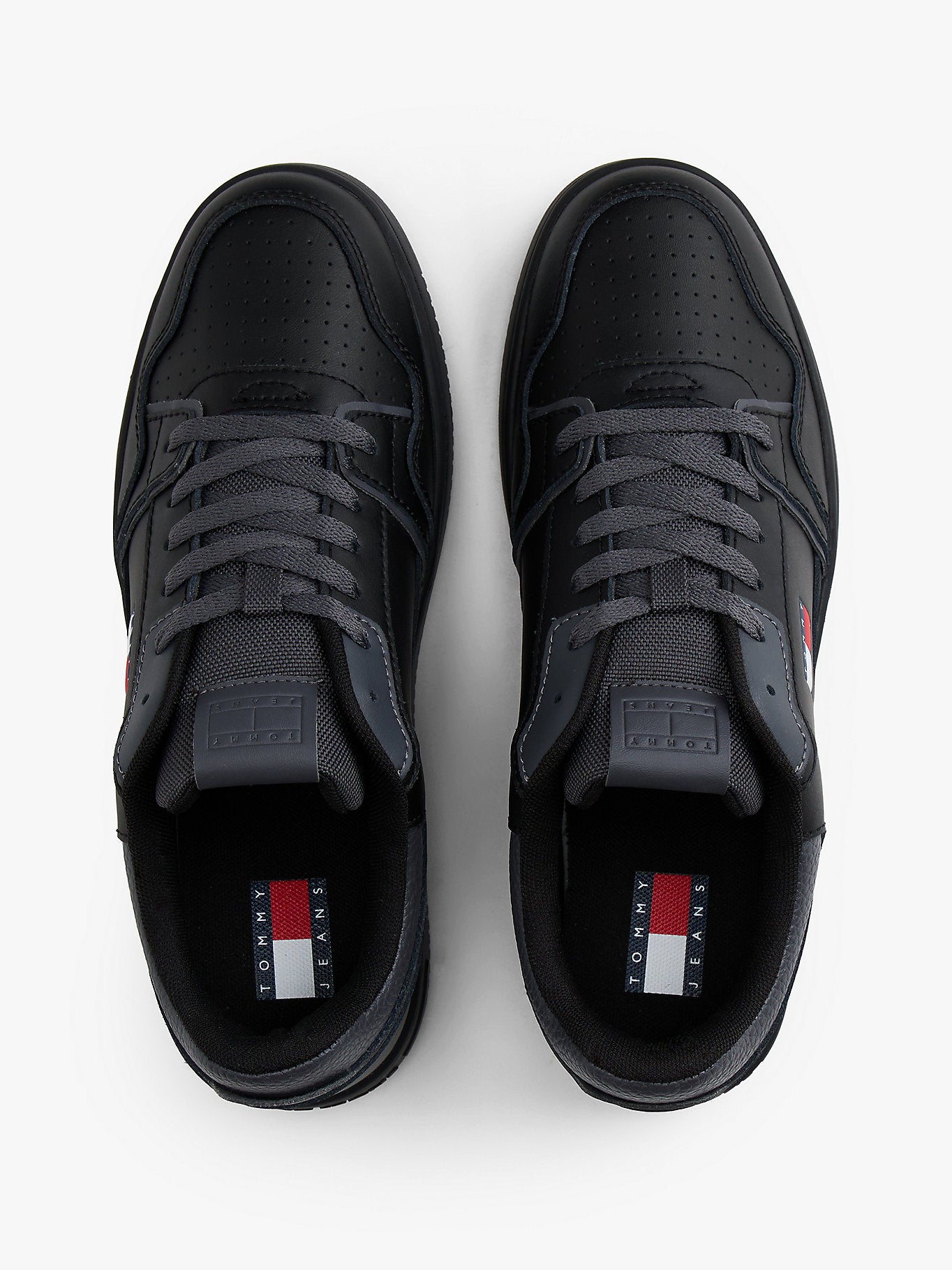 Дамски кецове Women’s sneakers Tommy Hilfiger EN0EN02839BDS Black top view