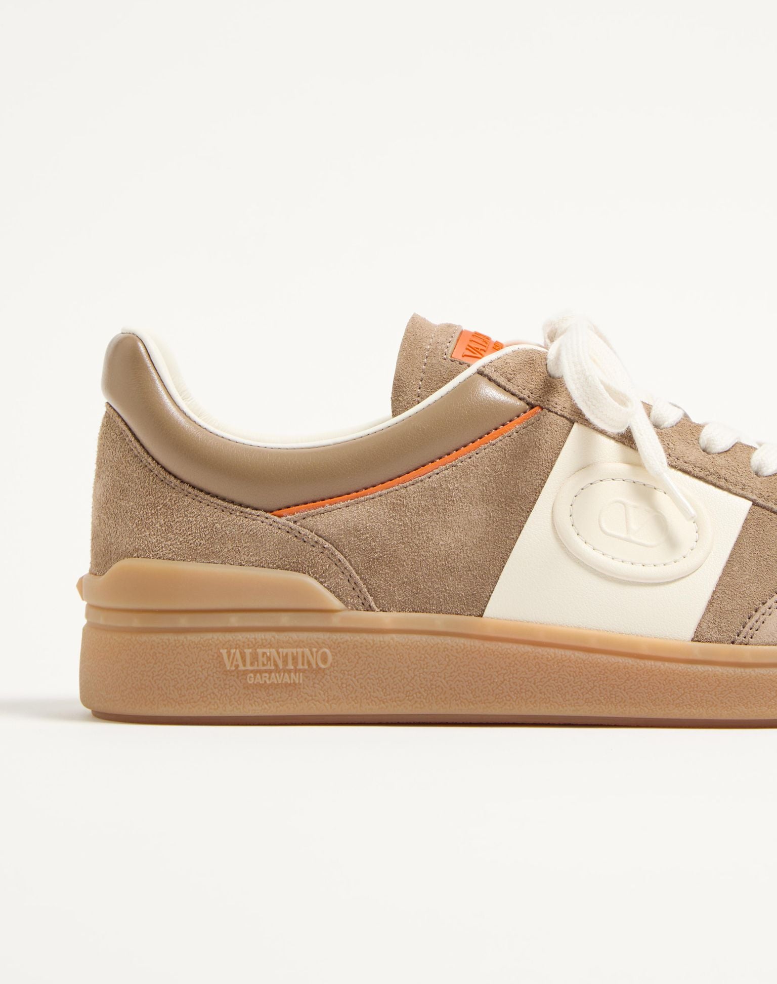 Мъжки кецове Men’s sneakers Valentino Garavani Upvillage 7Y2S0H77LAL BSB Khaki/Ivory cropped heel view