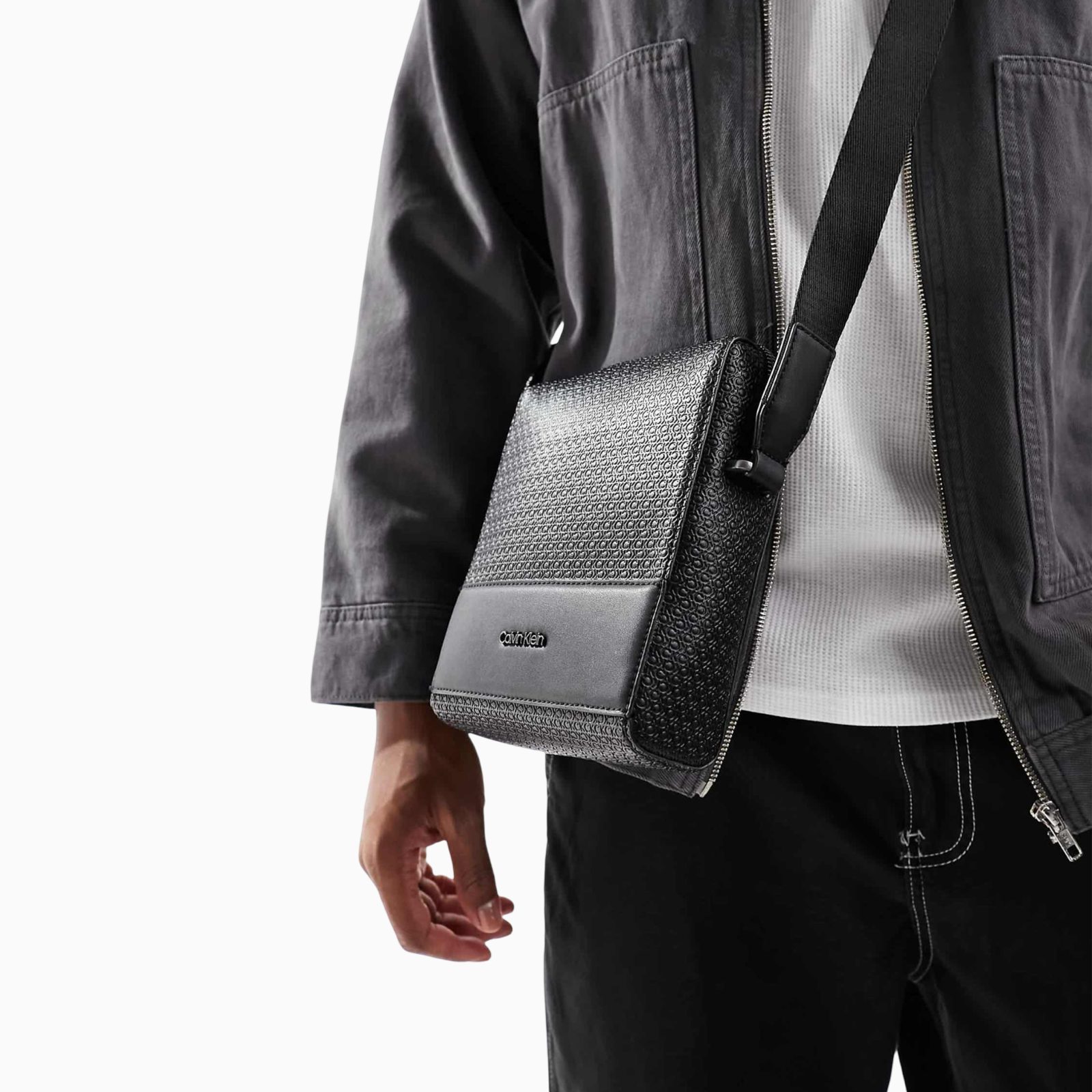 Мъжка чанта Calvin Klein Men Crossody Bag K50K510806 Model View