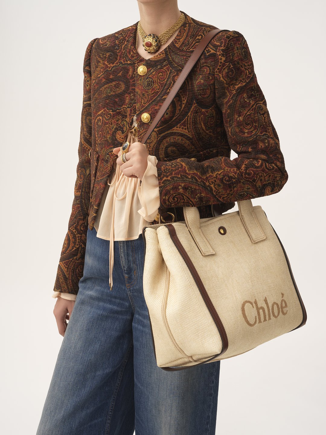 Дамска чанта Women’s tote bag Chloé Carry CH25US910P1924P Hot sand lifestyle view 2