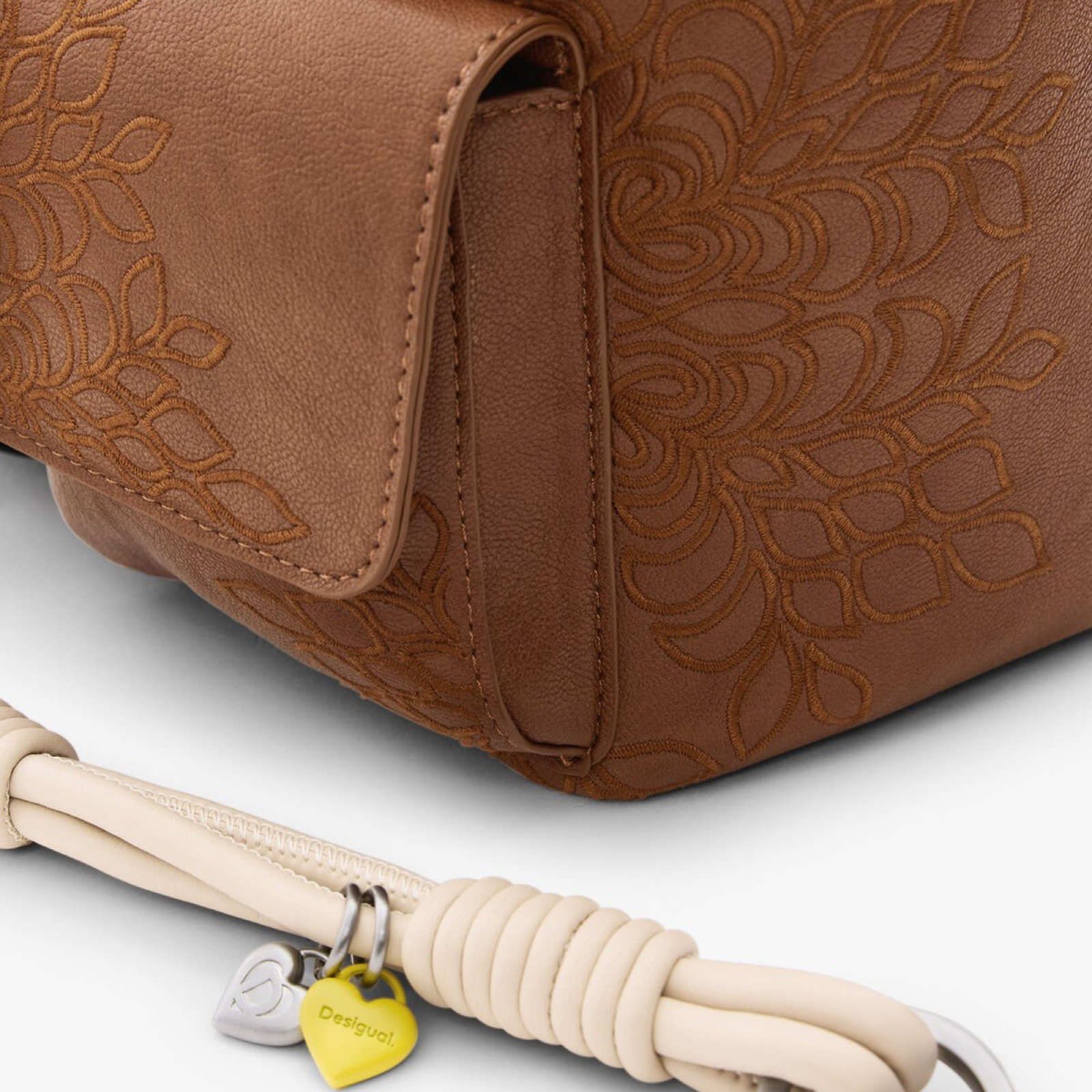 Дамска кафява раница Desigual Women Rucksack 26SAKP39 6011U Close-Up