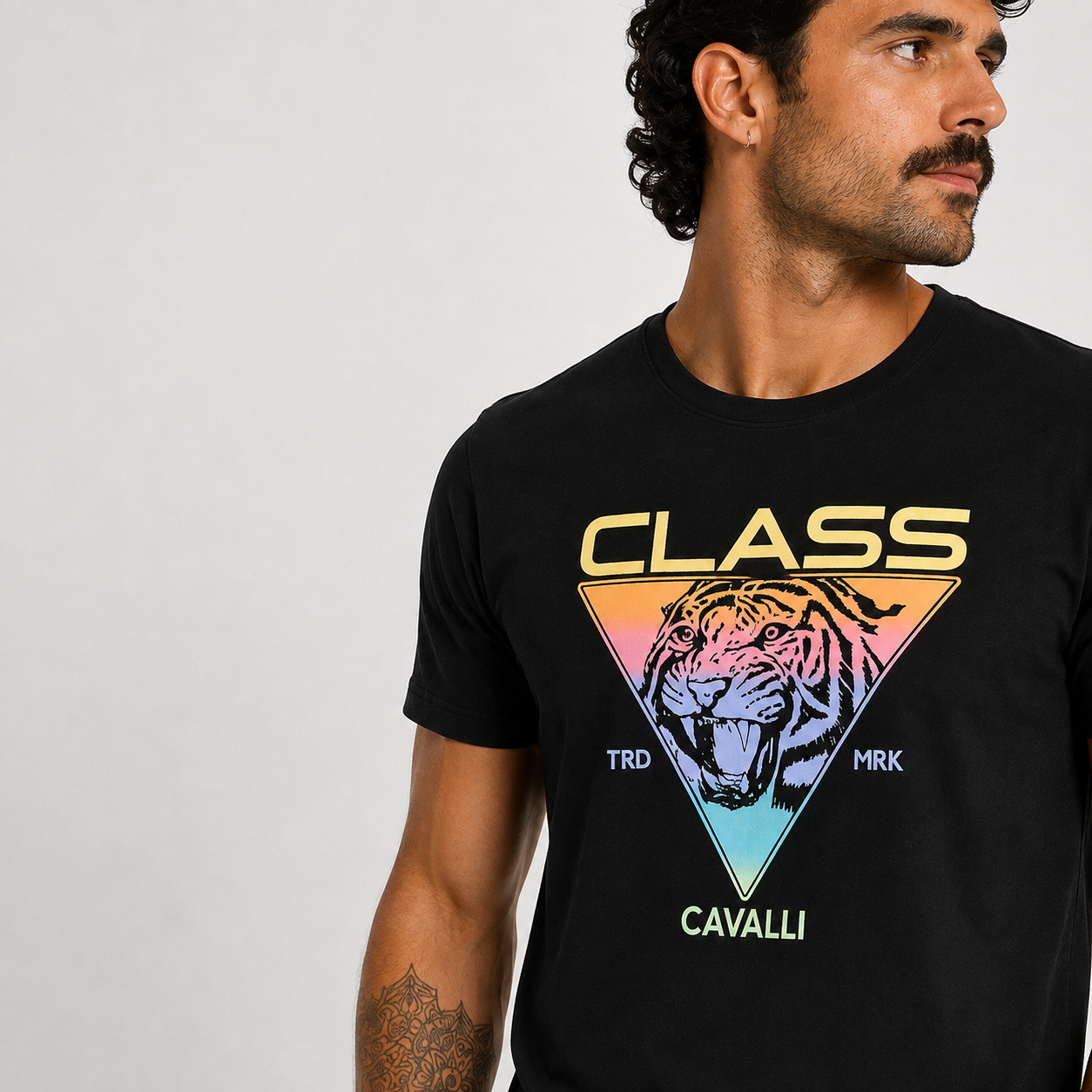 Мъжка черна тениска Cavalli Class Men T-shirt SXH01EJD060 05051 Close-Up