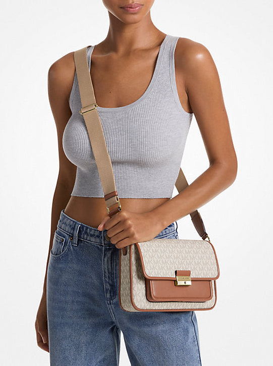 Дамска чанта Women’s crossbody bag Michael Kors Bradshaw 35R5G2BM8B VANILLA lifestyle view