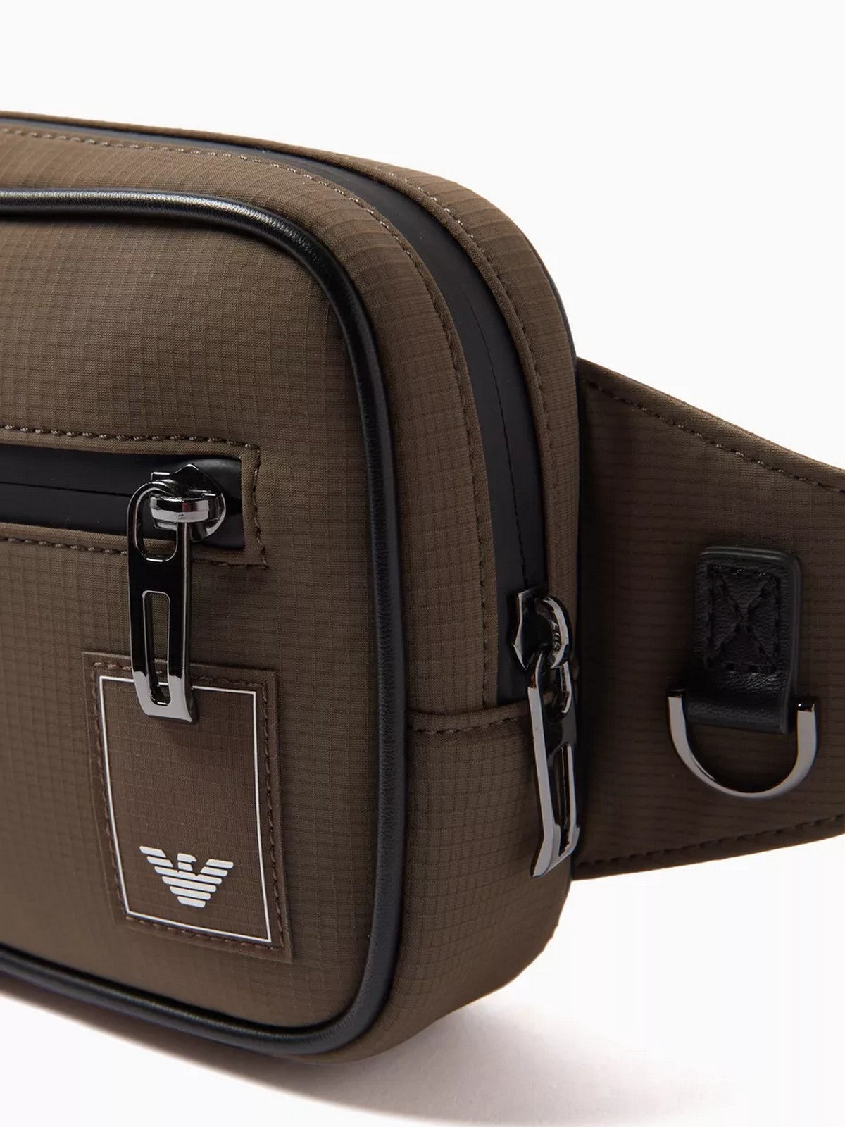 Мъжка чанта за кръст Emporio Armani
EM000088 AF13841 U6299 Close-Up
