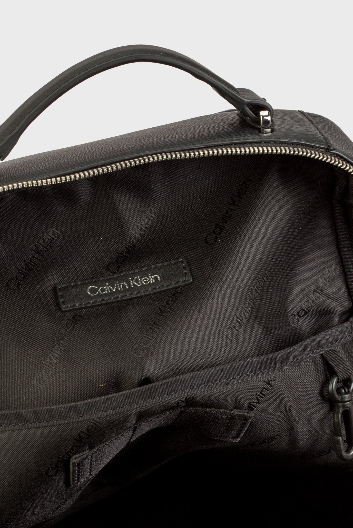 Мъжка раница Men’s rucksack Calvin Klein
K50K510016 Black inside view
