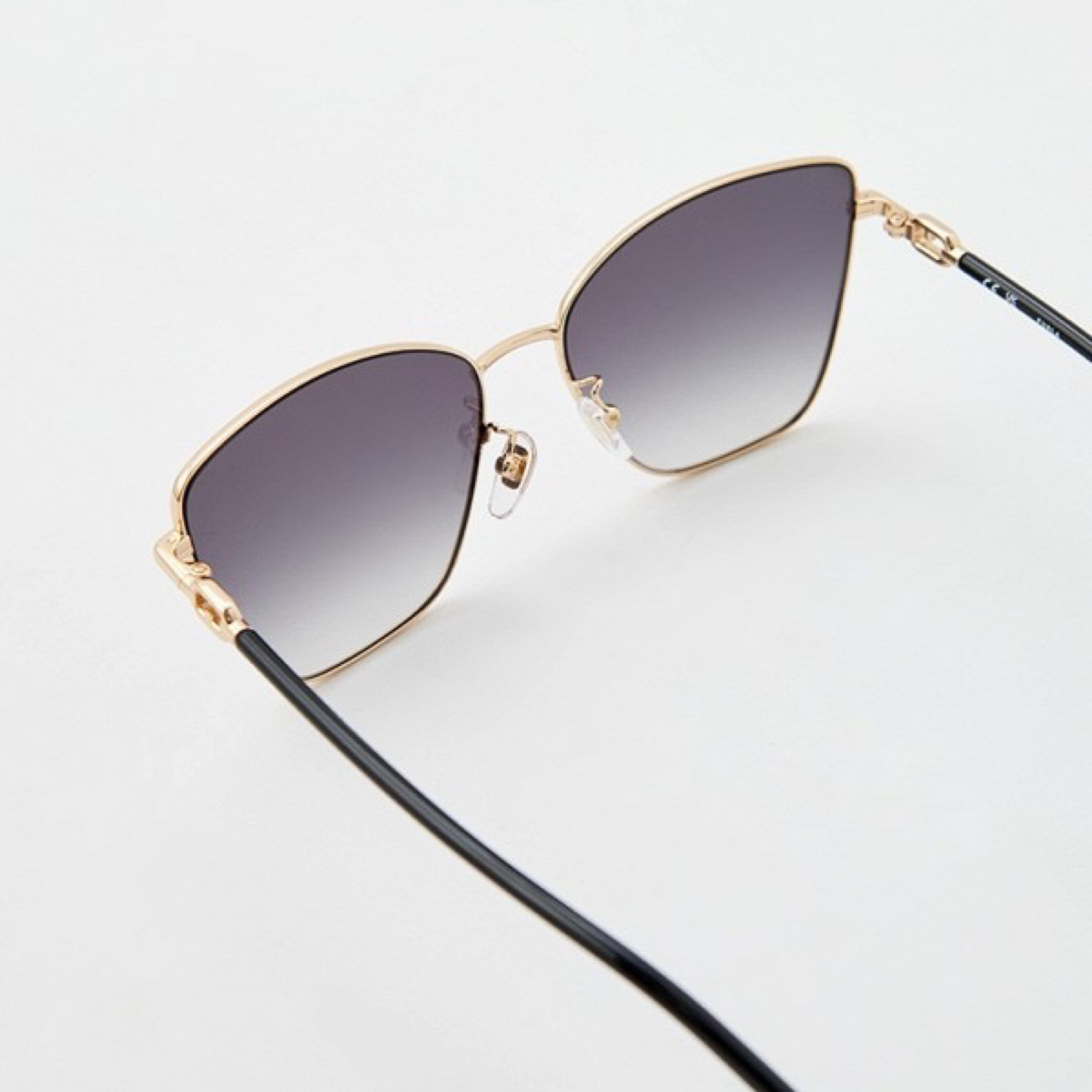 Дамски слънчеви очила Furla SFU692 0300 ORO Women Sunglasses Close-Up