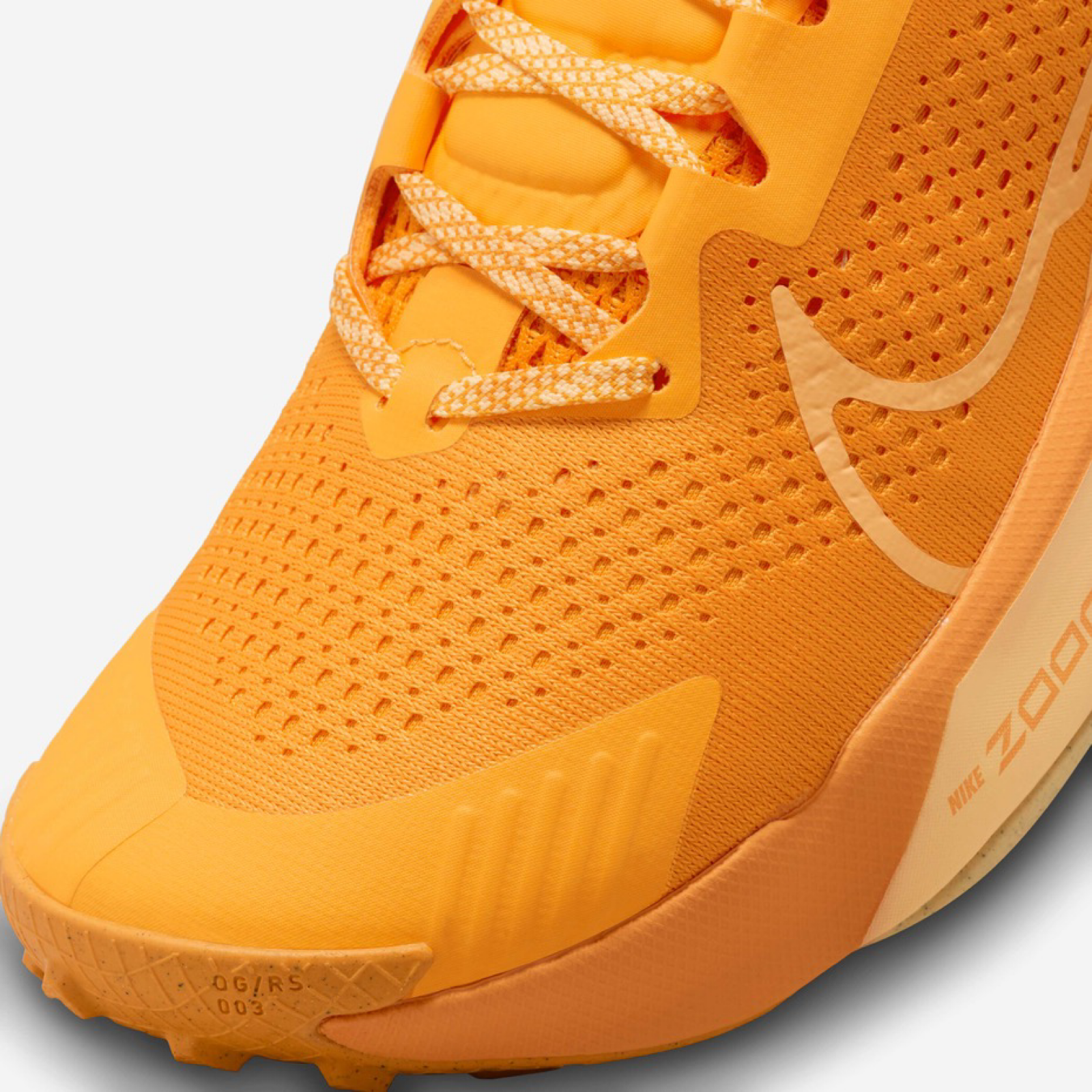 Дамски маратонки Nike Zegama Trail Women Sneakers DH0625-701 Close-Up