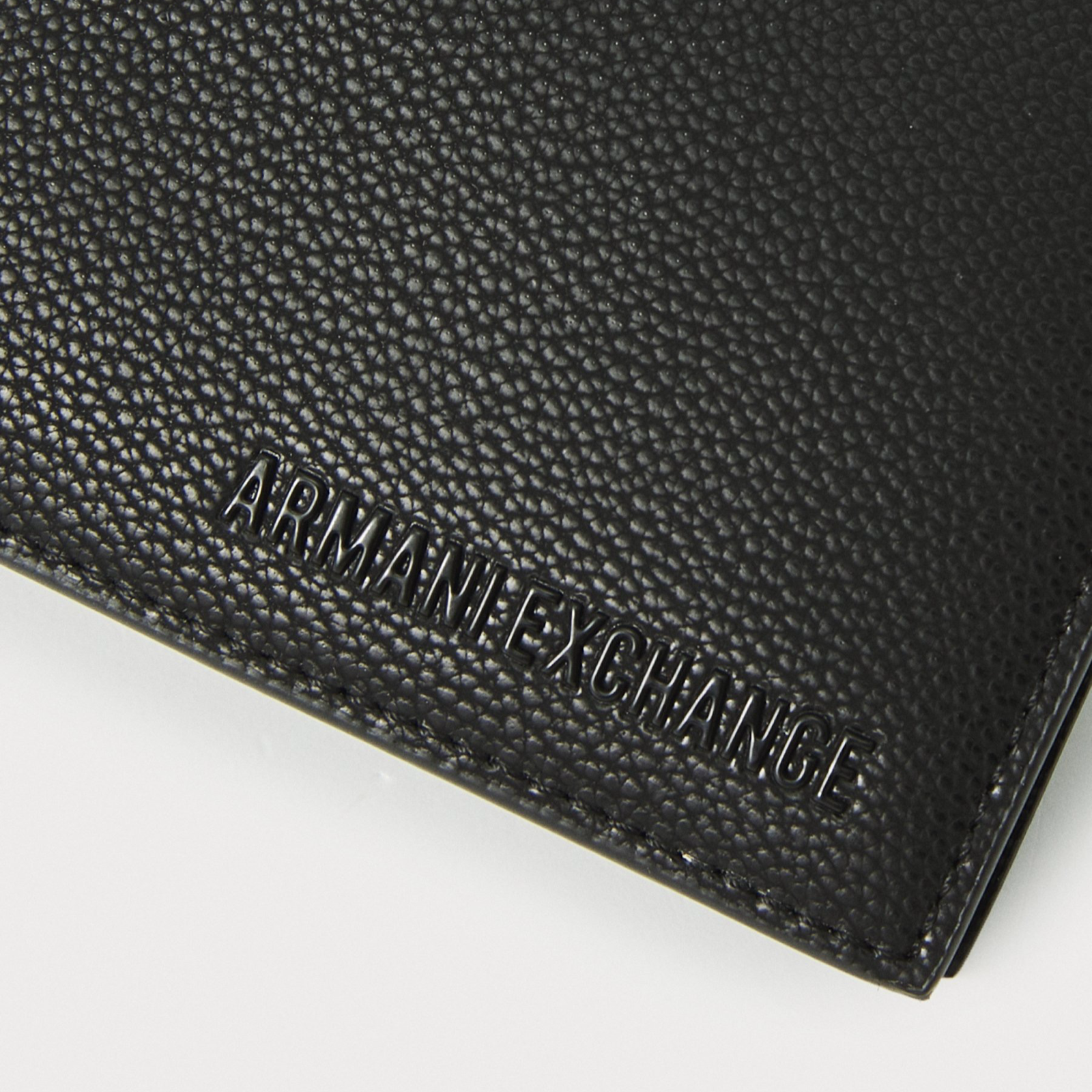 Мъжки портфейл Armani Exchange Wallet XM000167 AF17090 Close-Up