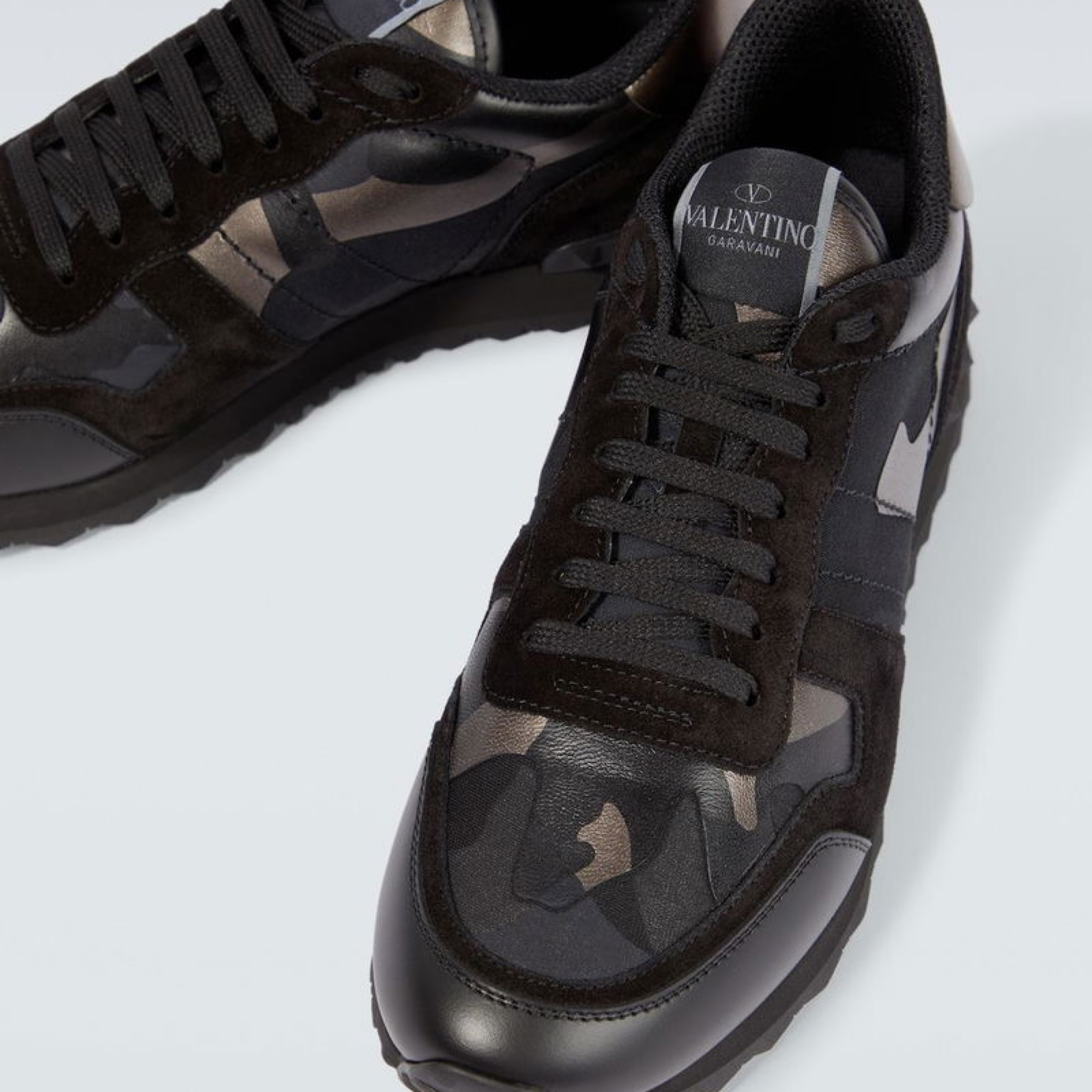 Valentino Garavani Rockrunner Men Sneakers Close-Up