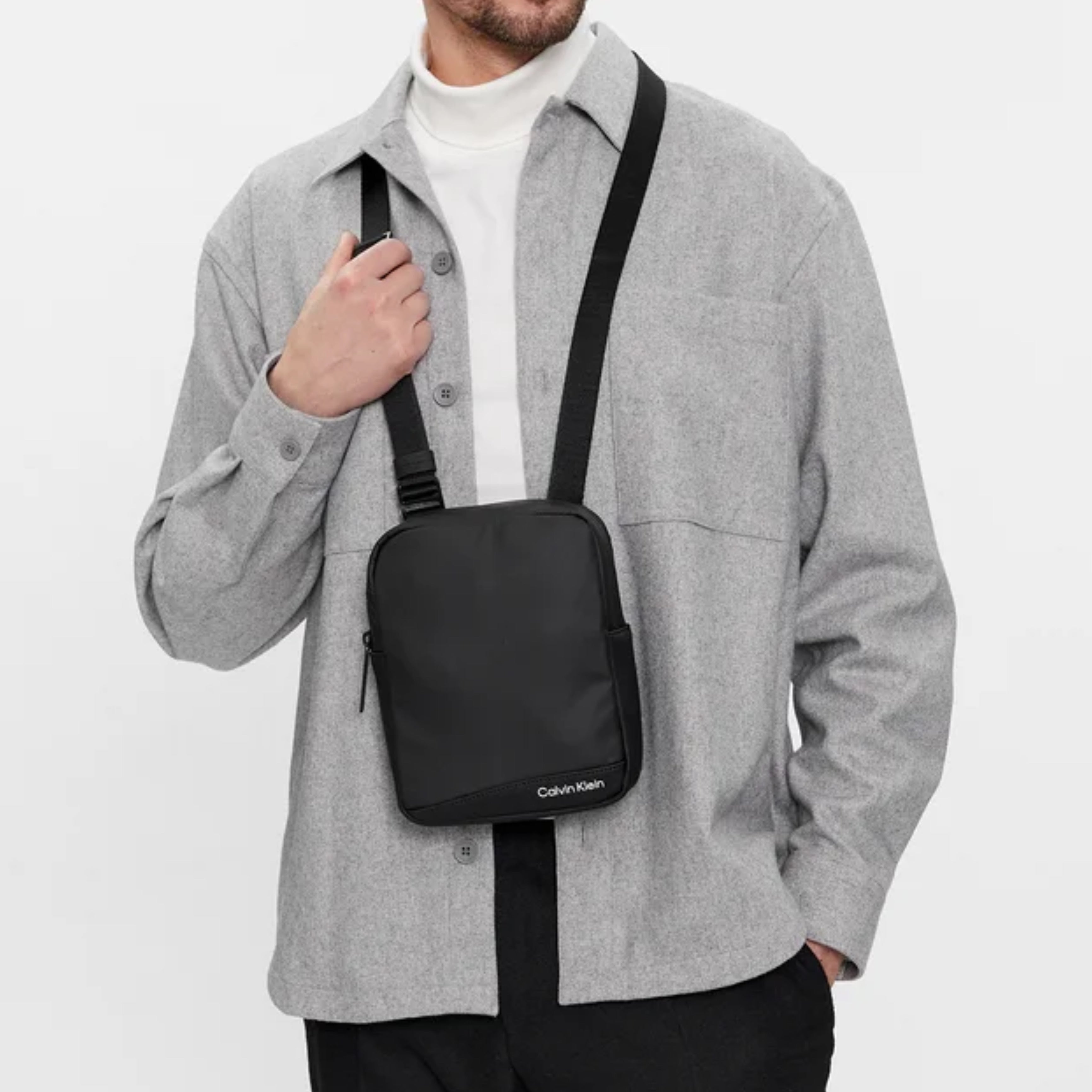 Мъжка чанта Men’s crossbody bag Calvin Klein K50K511252 Black Lifestyle view