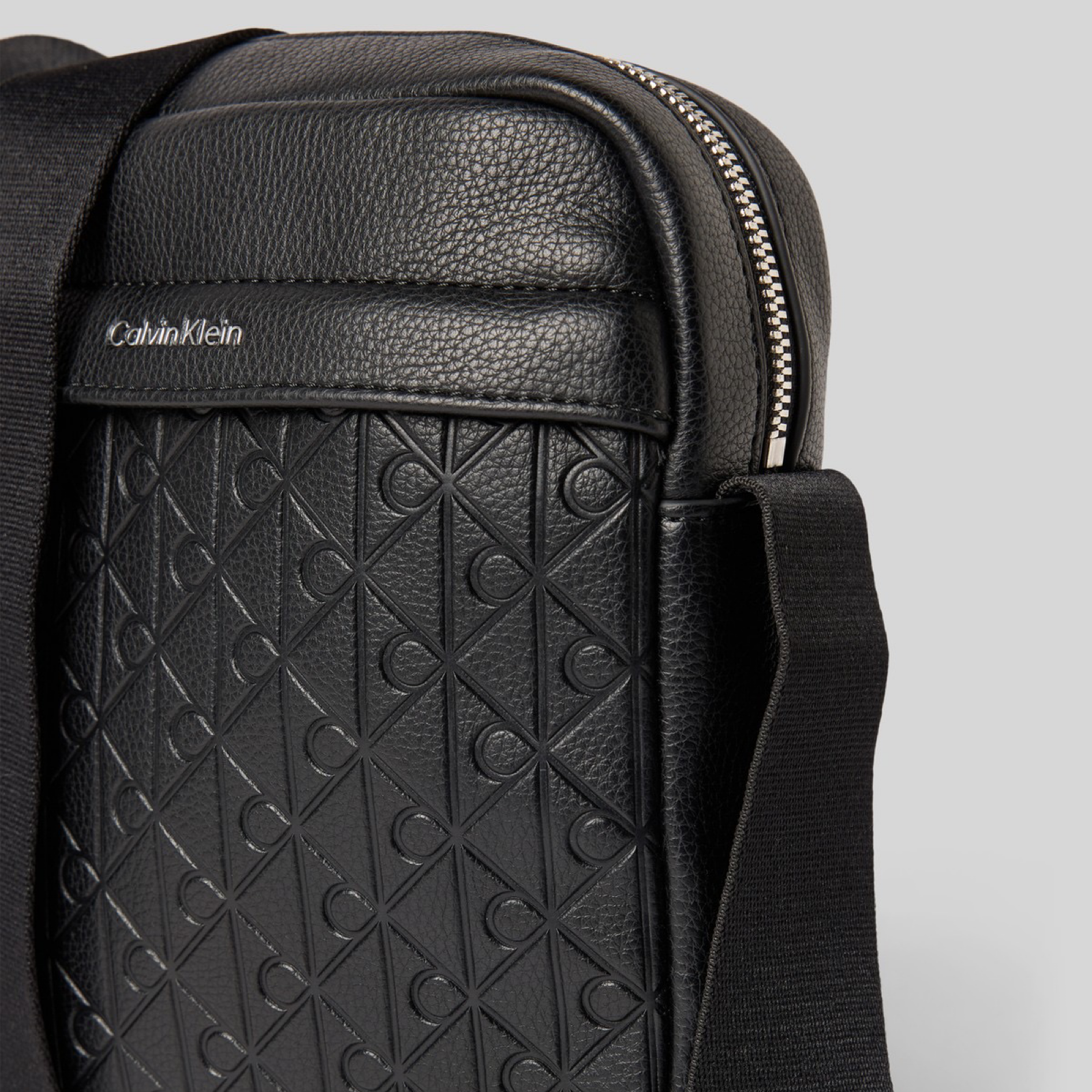 Мъжка чанта Calvin Klein Men Crossbody Bag LV04D3204G UB1 Close-Up