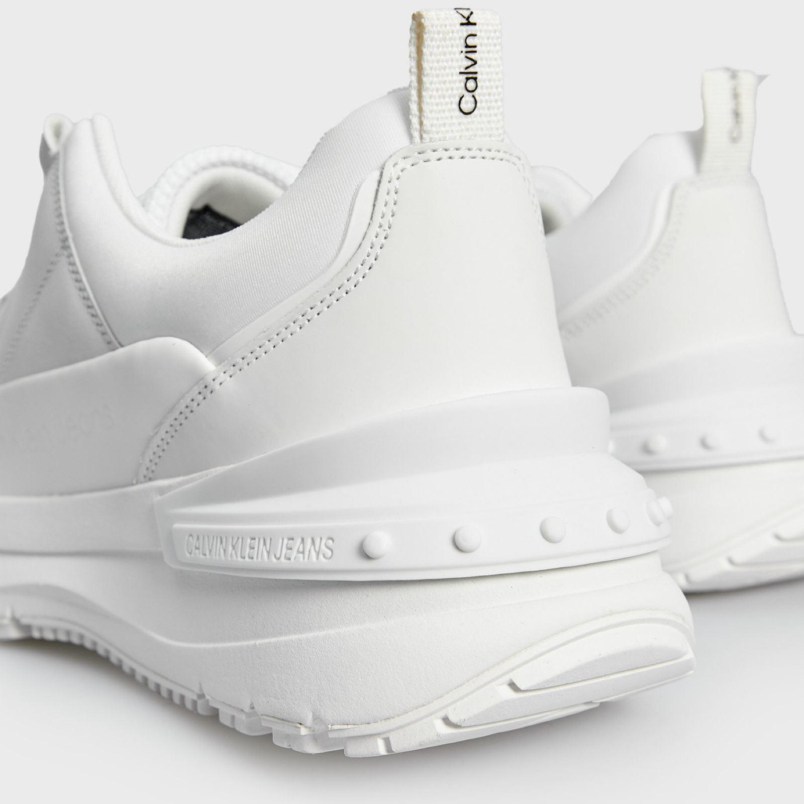Мъжки бели маратонки Calvin Klein Jeans Chunky Runner Men Sneakers YM0YM00825 Heel View