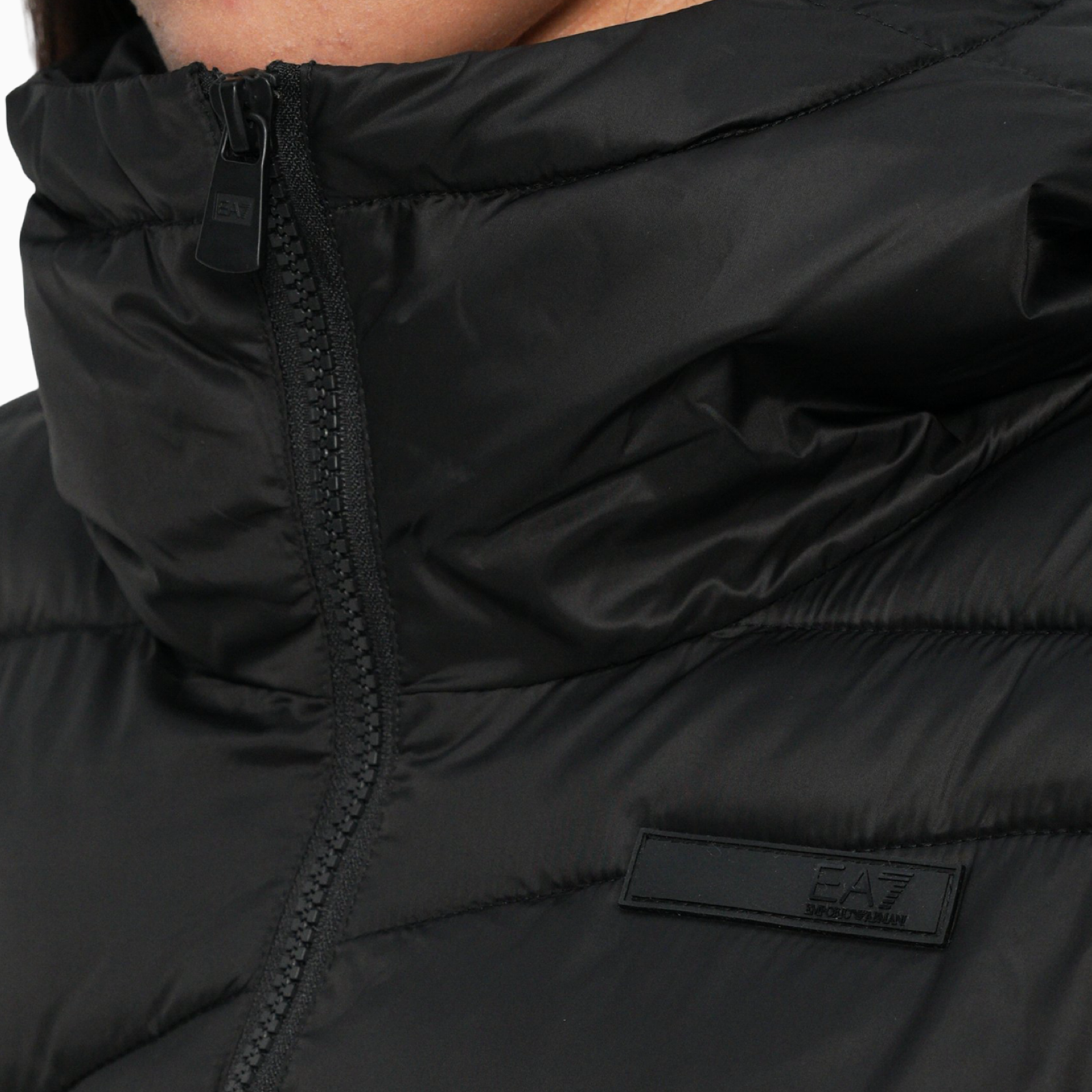 Дамско черно зимно яке EA7 Emporio Armani Women Jacket 7W000661 AF16413 Close-Up