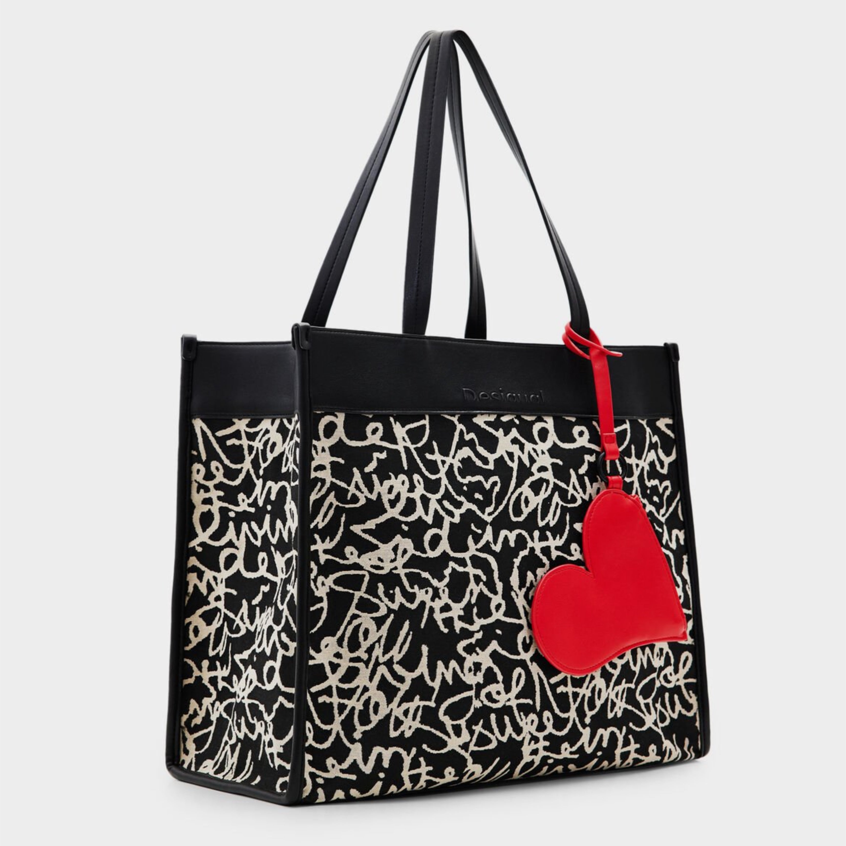 Дамска чанта с червено сърце Women’s midsize canvas tote bag Desigual
23WAXA48 2000U Black
