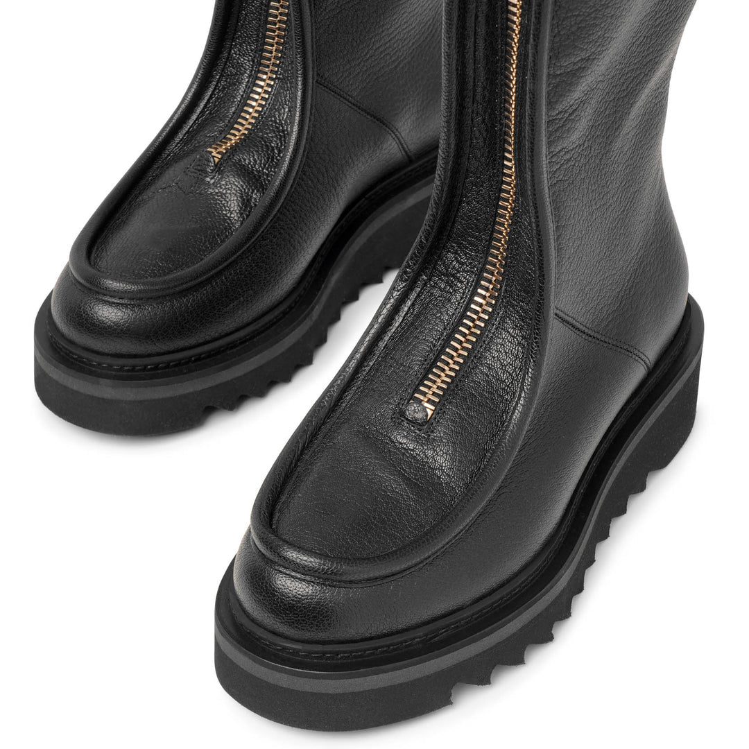 Мъжки ботуши Women’s leather boots Salvatore Ferragamo 01E247756800 Black toe view