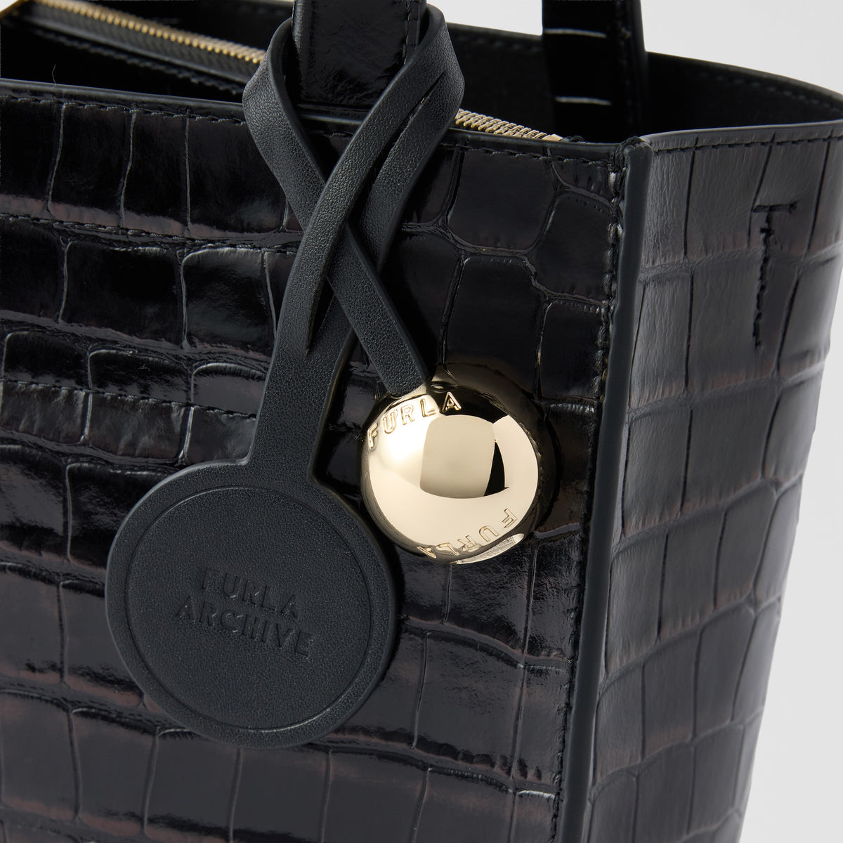 Furla Divide It Tote Mini Bag
WB02124_BX4255_1007_O6000 Black detail view