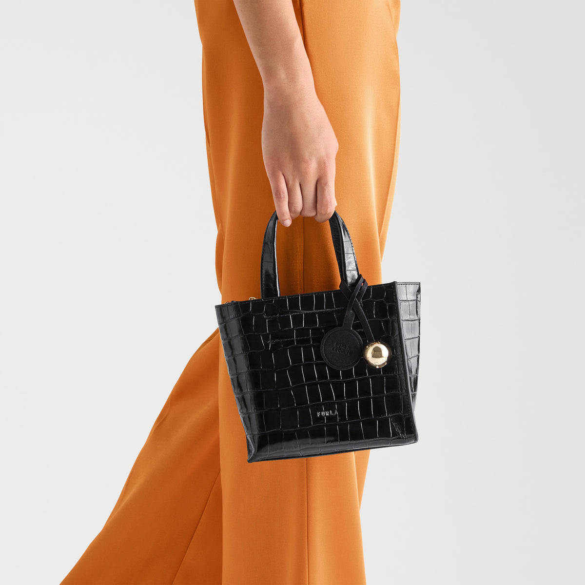 Furla Divide It Tote Mini Bag
WB02124_BX4255_1007_O6000 Black lifestyle view