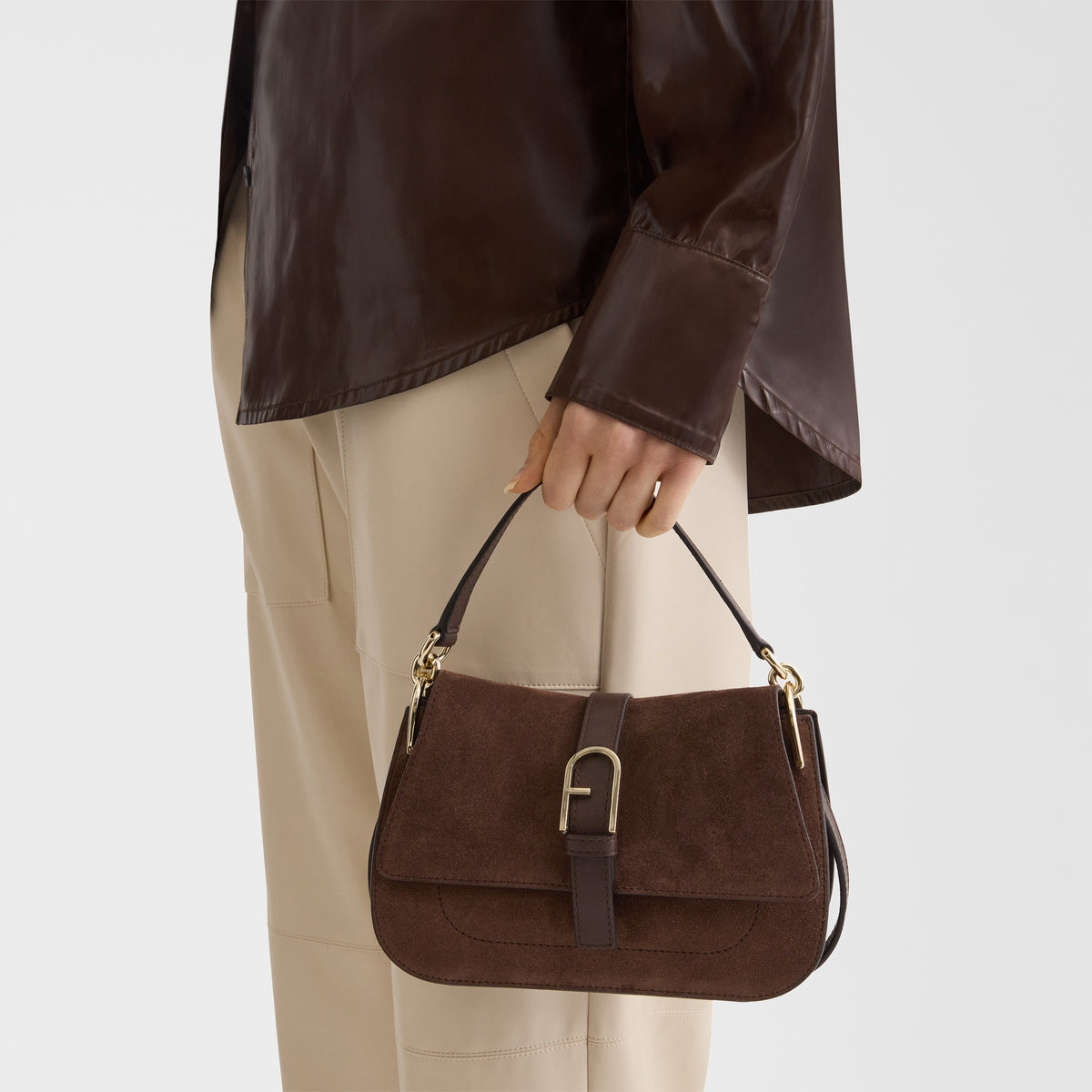 Furla Flow Top Handle MINI Handbag
WB01032_BX3045_1007_3244S Toni Cioccolato lifestyle view