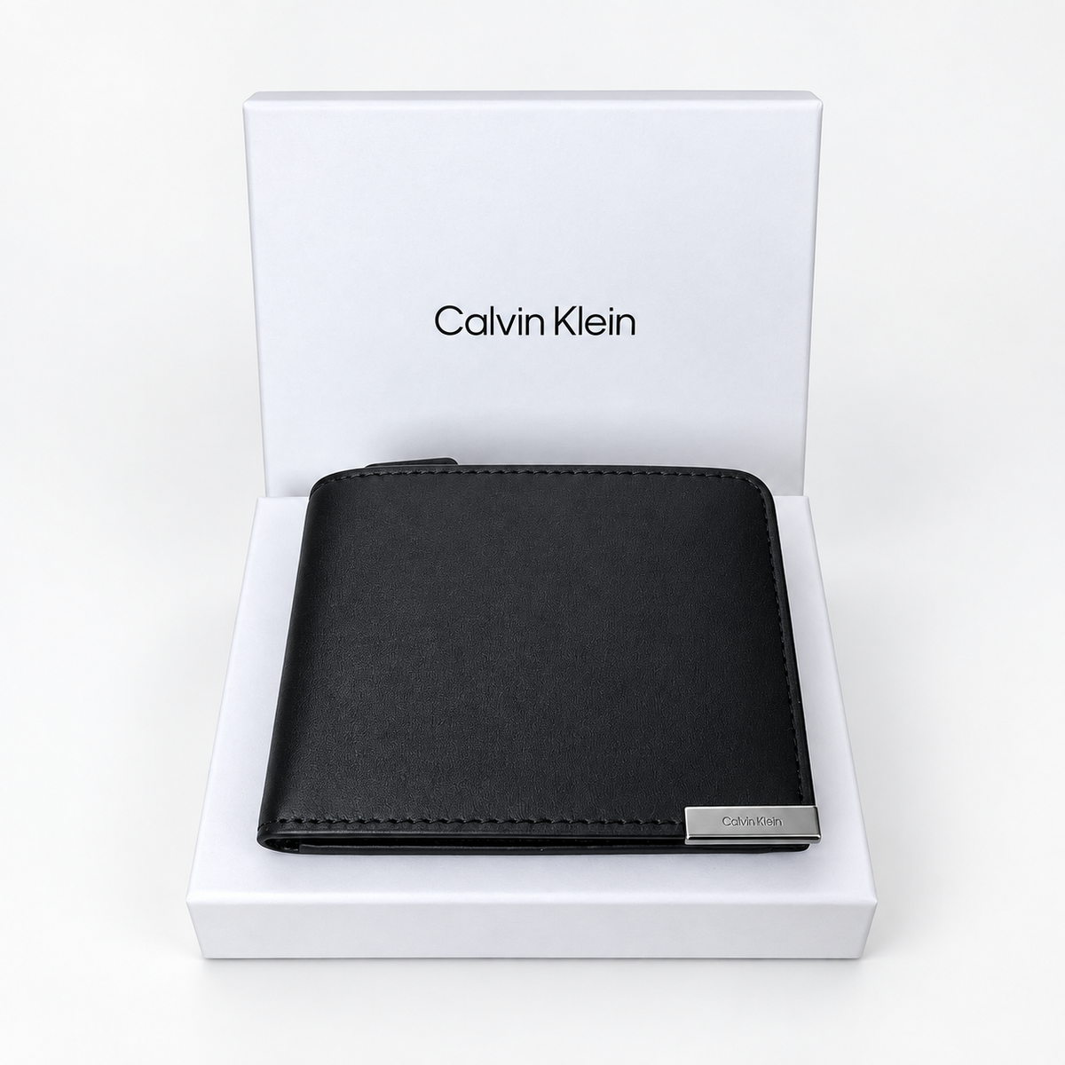 Мъжки маратонки Men's bifold wallet Calvin Klein
K50K509974 BAX Black