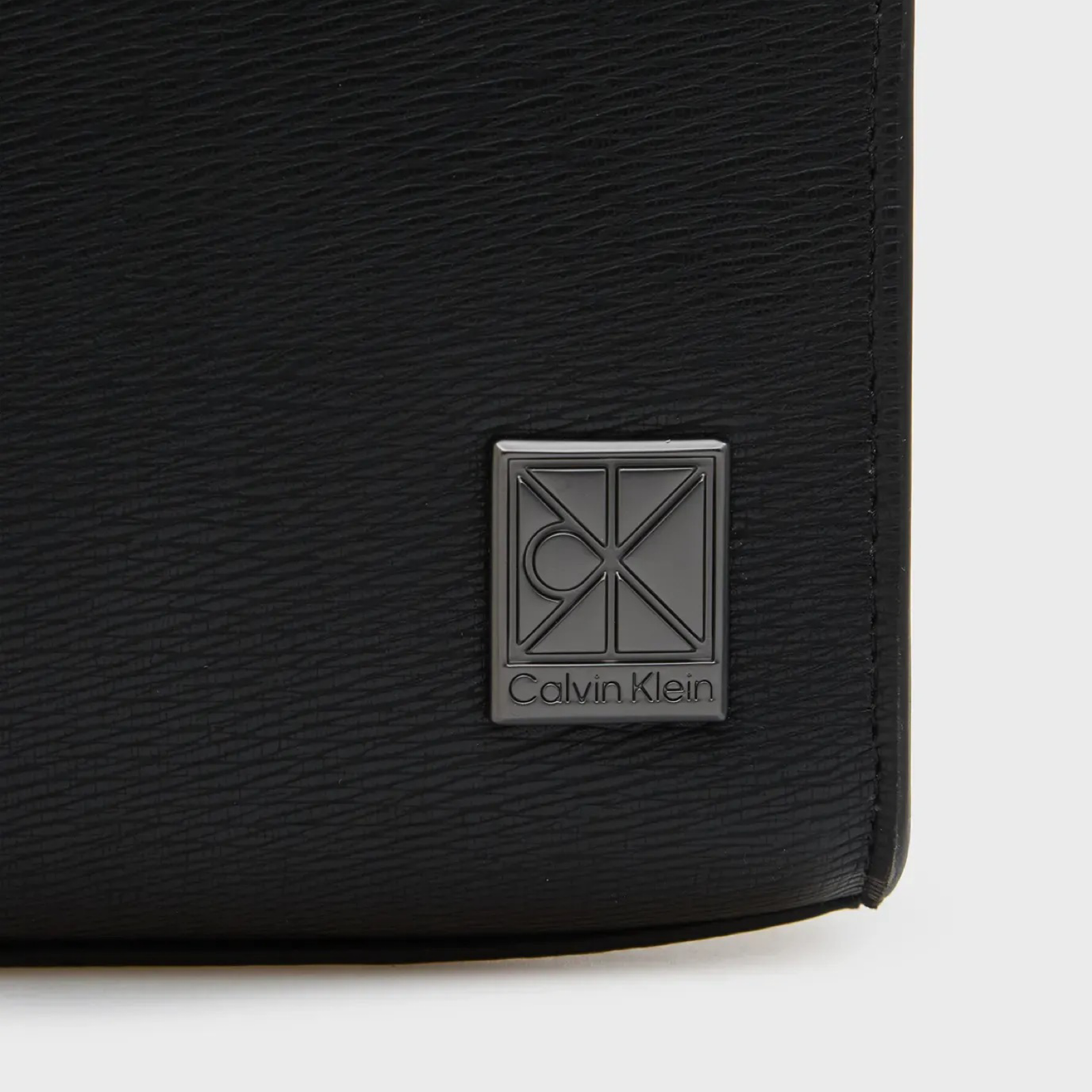 Men’s clutch bag Calvin Klein
LV04D1170G UB1 Black detail view