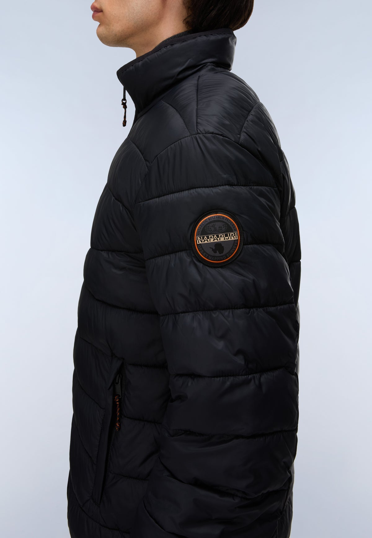 Men’s puffer jacket Napapijri Aerons
NP0A8BLM AERONS S4 941 Black logo view