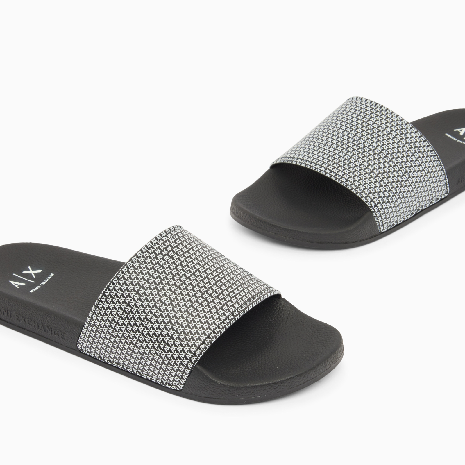 Мъжки чехли Men’s slippers Armani Exchange
XM002886 AF24948 MC562 close up view