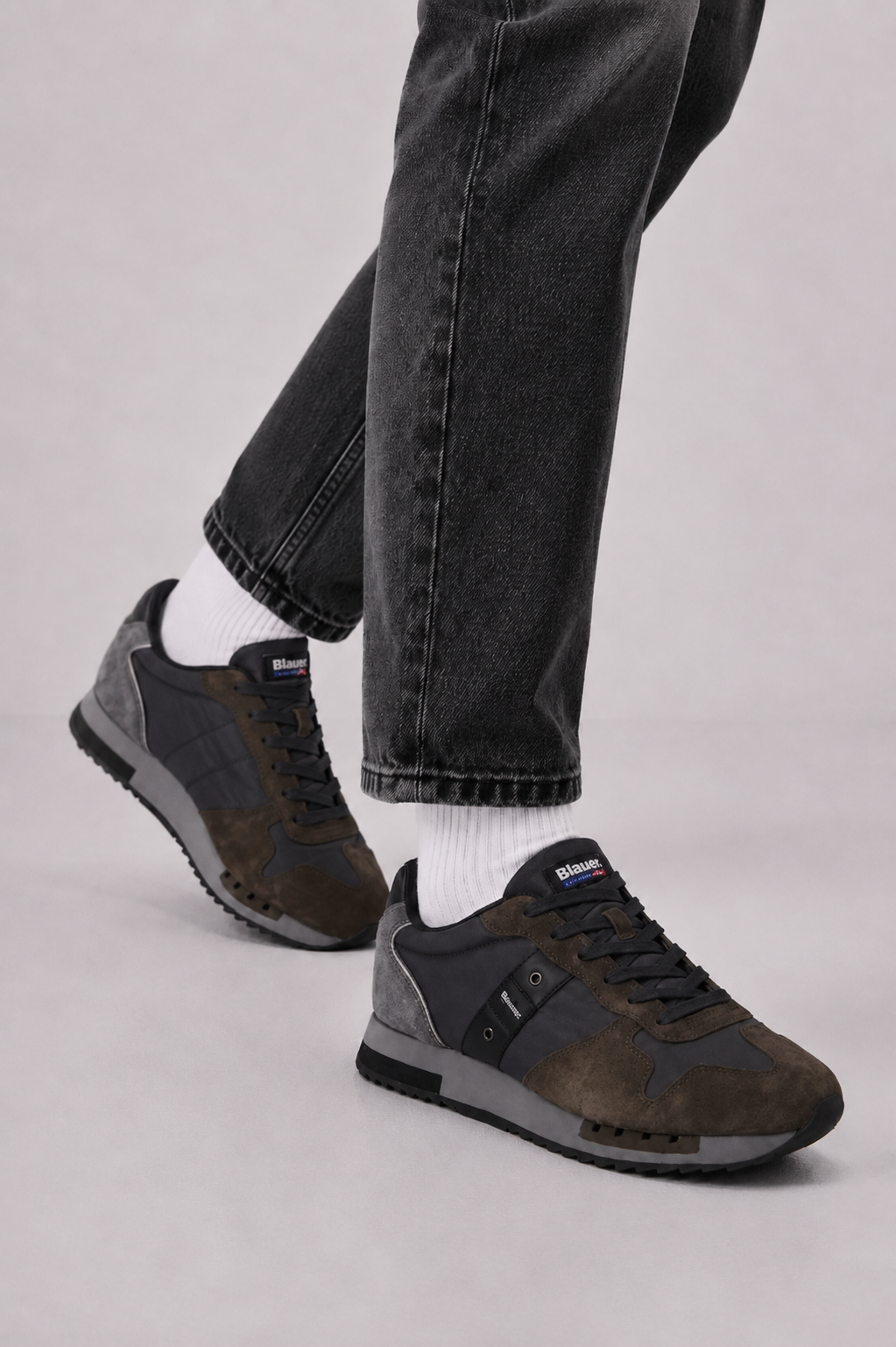 Мъжки маратонки Men’s sneakers Blauer F6QUEENS01WAX Gray / Brown lifestyle view