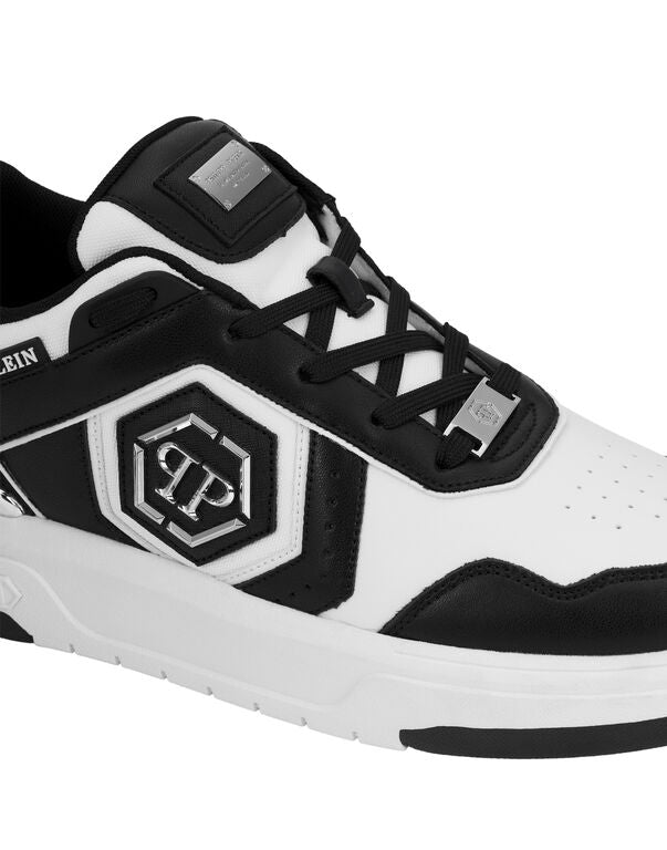 Мъжки кецове Men_s_sneakers_Philipp_Plein_SAFSUSC0925PTE003N0102_White_Black_detail_view