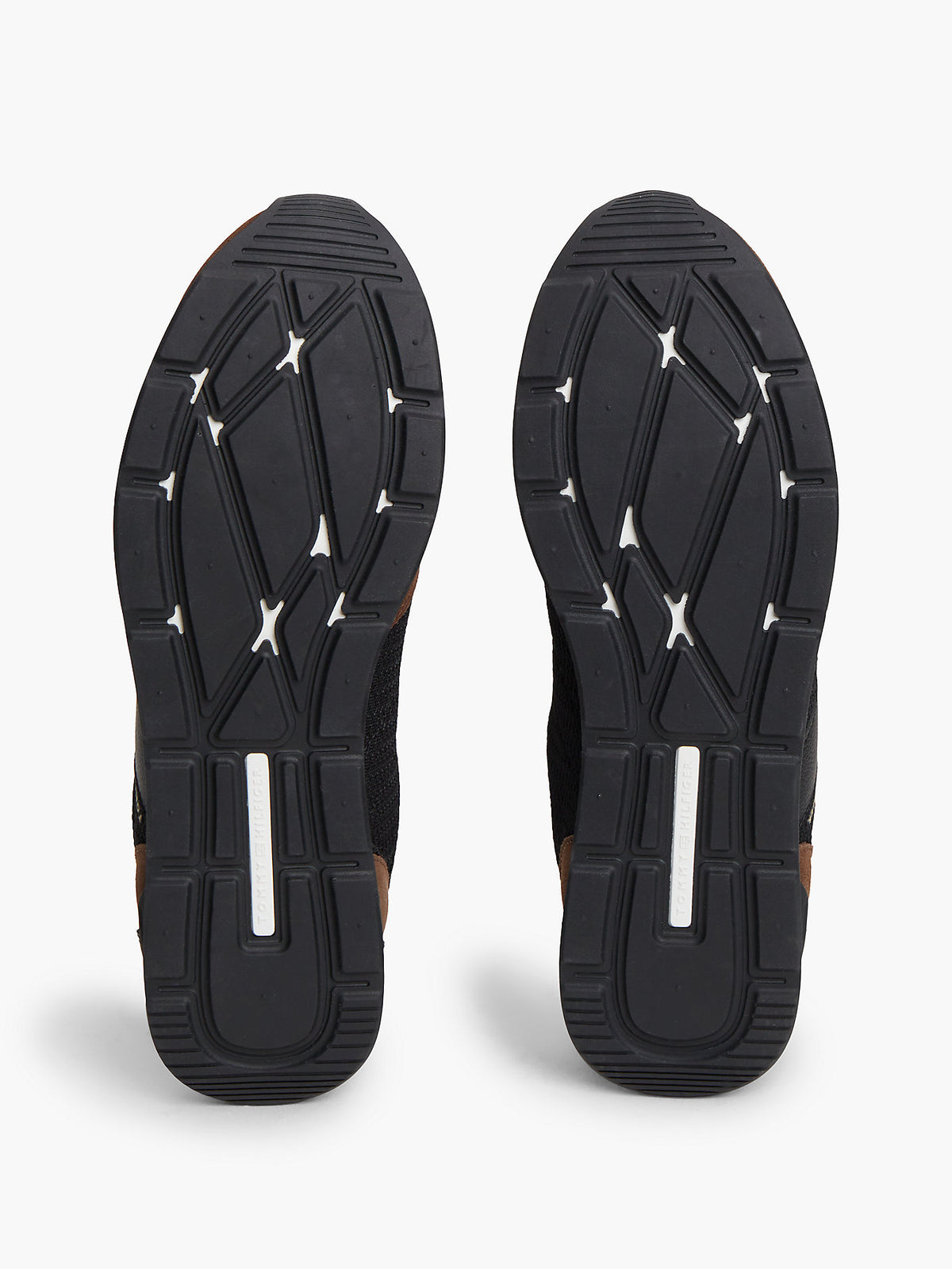 Мъжки кецове Men’s sneakers Tommy Hilfiger
FM0FM06001GV0 outsole view