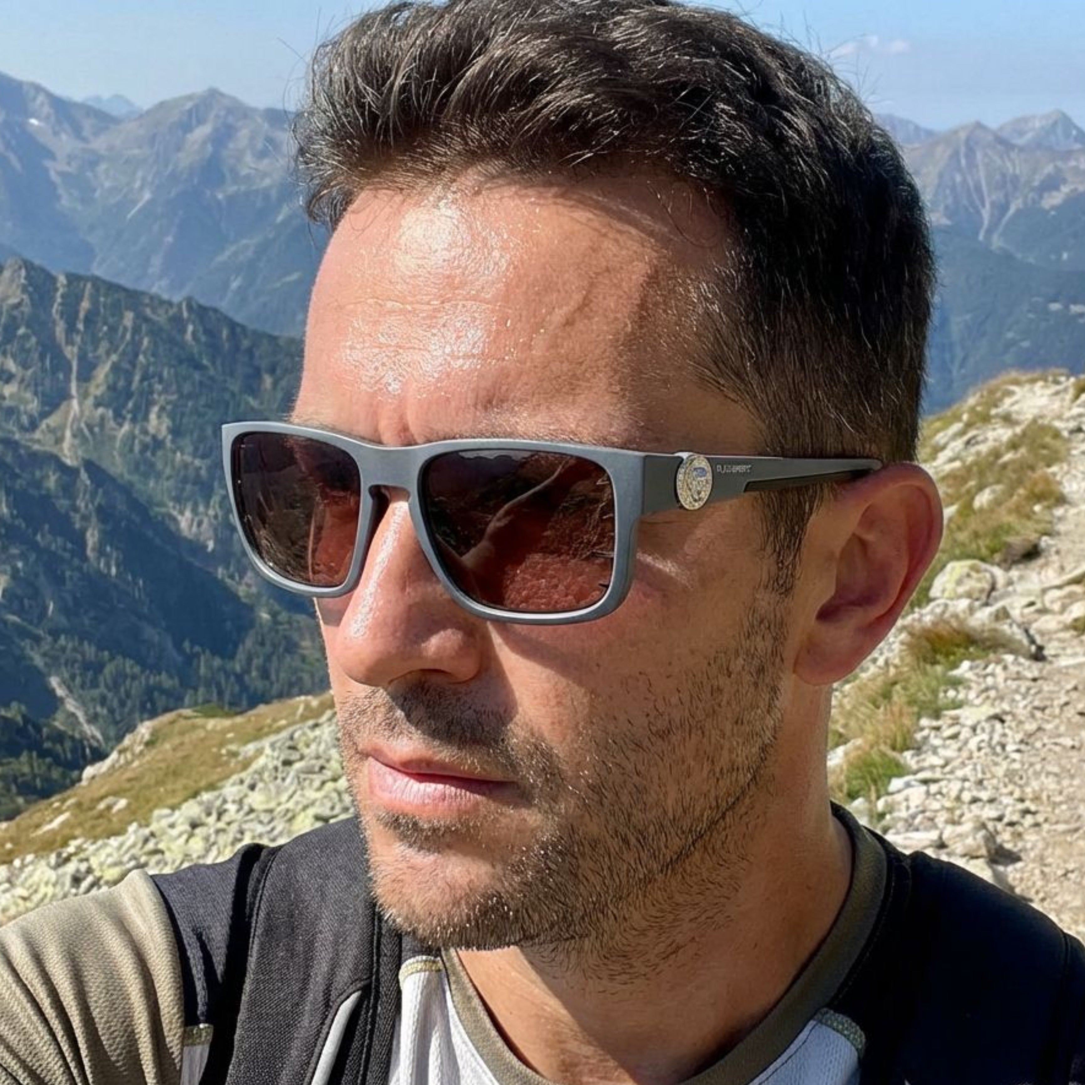 Мъжки слънчеви очила Men’s sunglasses PLEIN SPORT SSP004 507P Gray lifestyle view