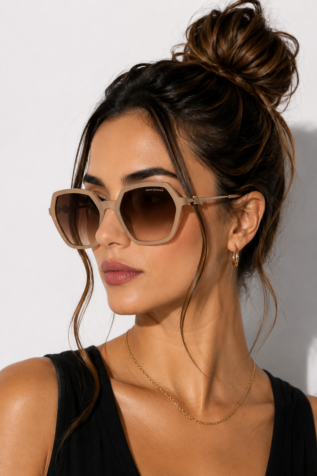 Слънчеви очила Unisex sunglasses ARMANI EXCHANGE AX4139S U83421 lifestyle view 2