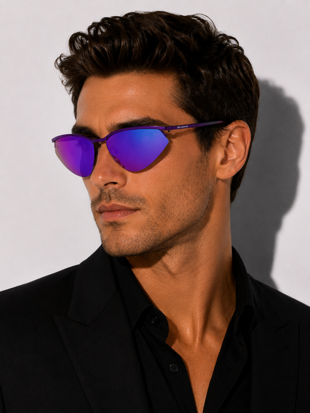Слънчеви очила Unisex sunglasses KARL LAGERFELD KL352S 500 Purple men lifestyle view