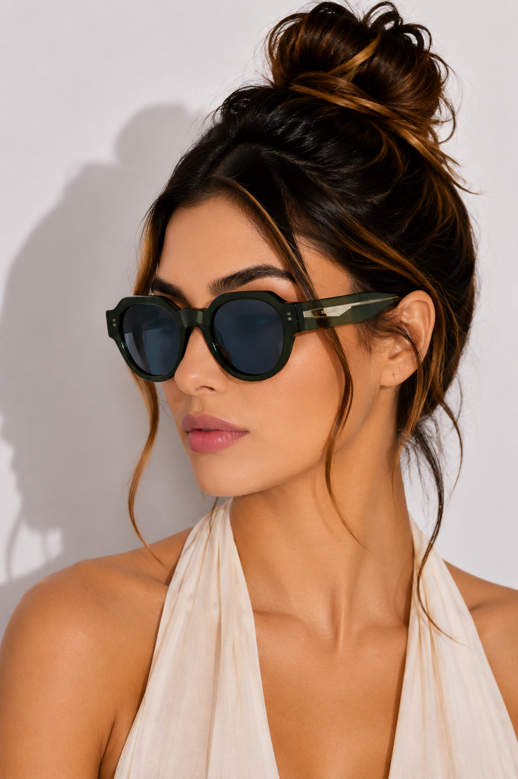 Слънчеви очила Unisex sunglasses Trussardi
TSU9031 T01 Dark Green women lifestyle view