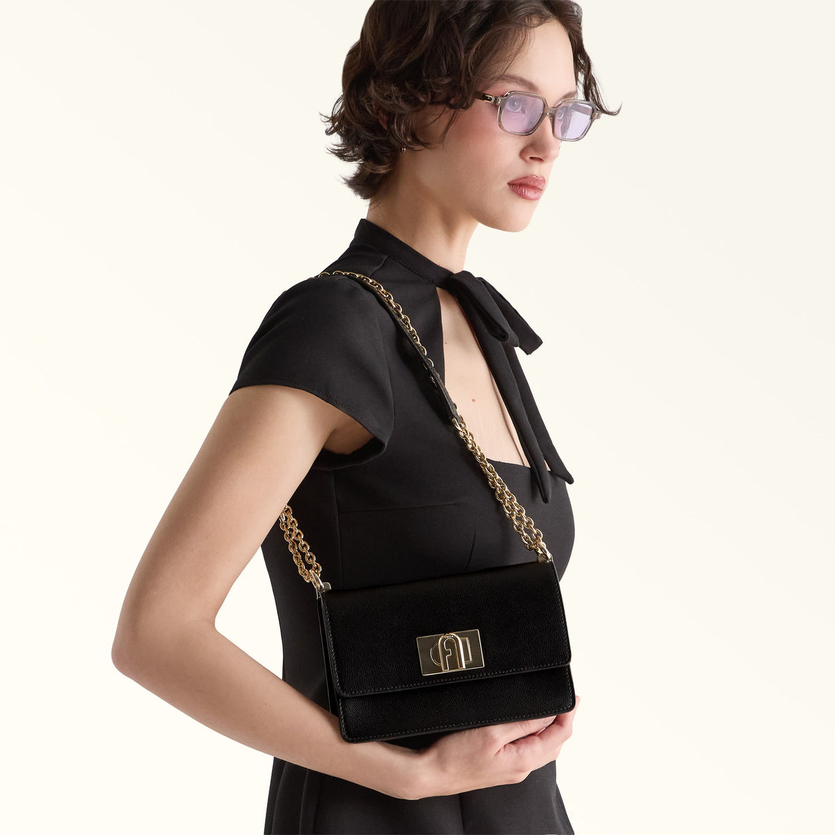 Women’s crossbody bag Furla 1927 Mini
BAFKACO_ARE000_9161 O6000 Black lifestyle view