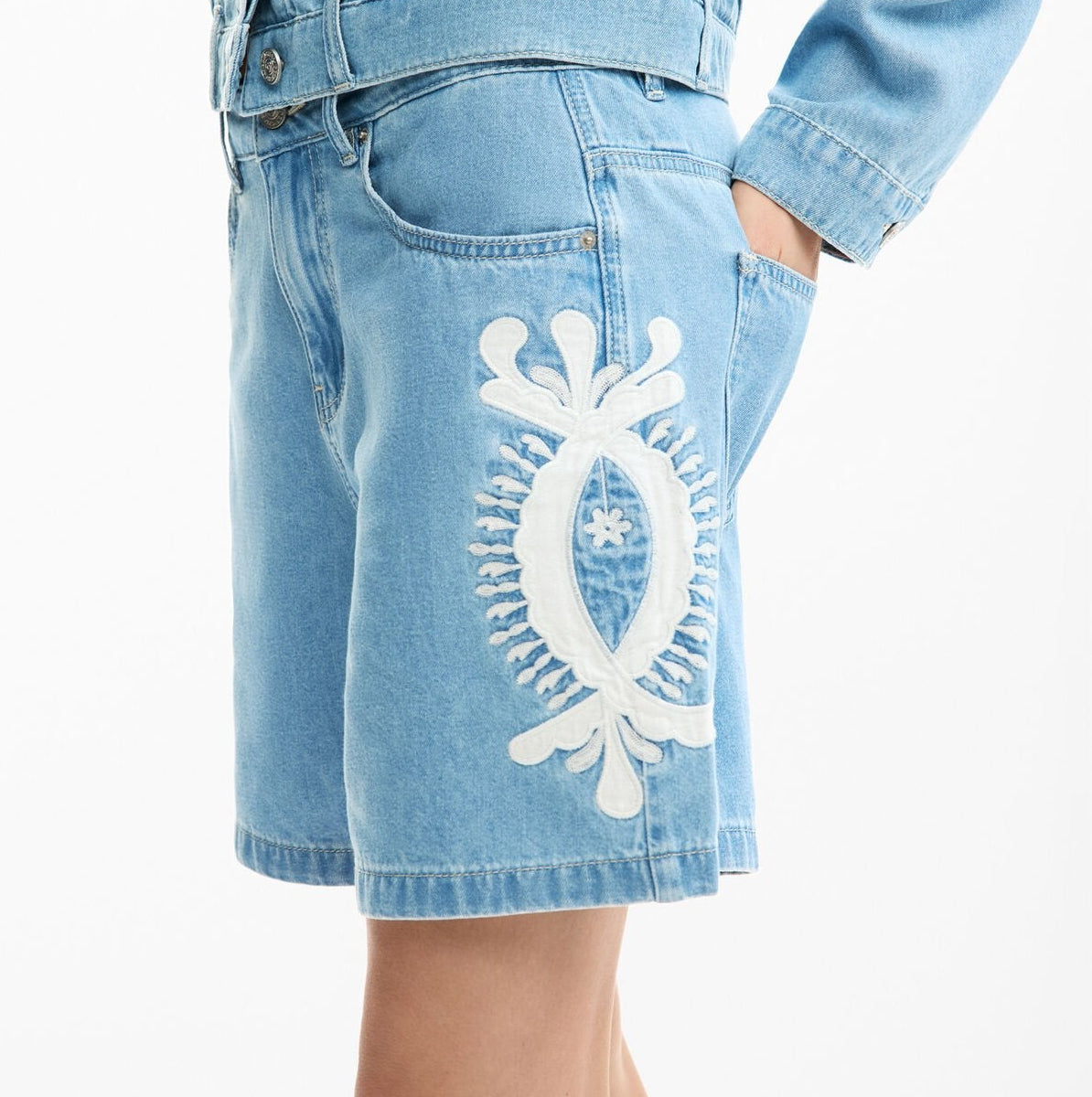 Дамски къси дънки Women’s denim shorts Desigual 26SWDD45 5053