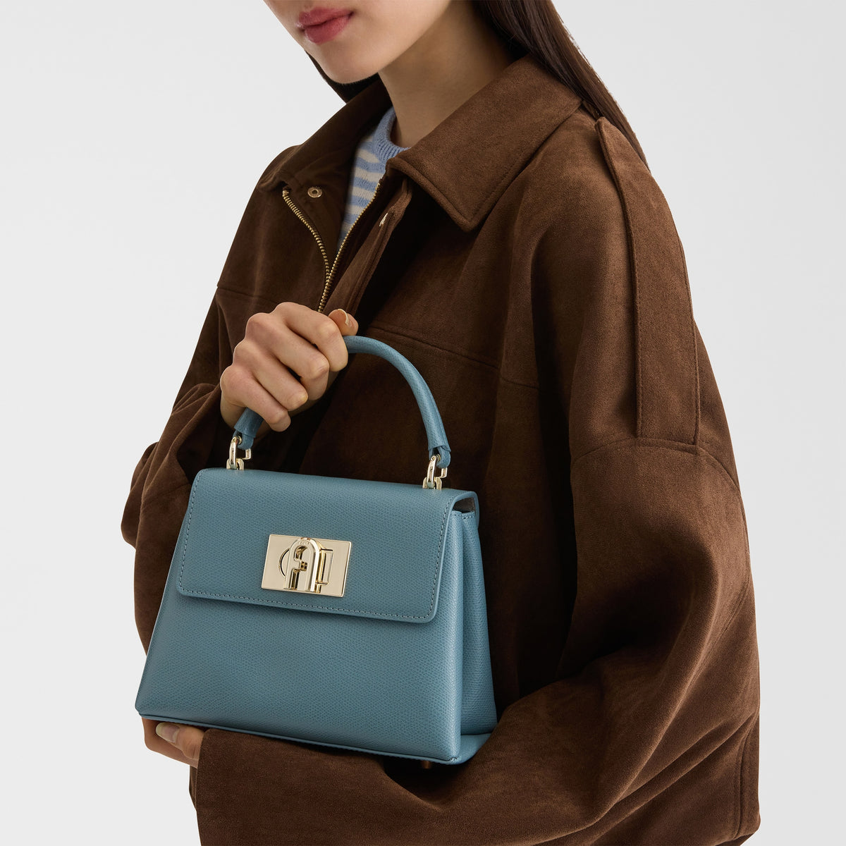 Women’s handbag Furla 1927 Top Handle Mini
SKU: WB00109_ARE000_1007_4896S Cloud Blue lifestyle view