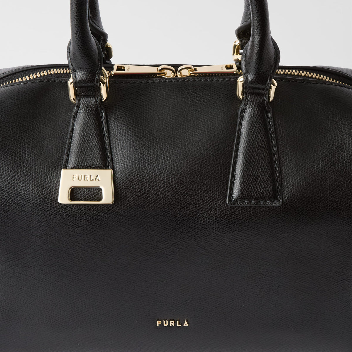 Women’s handbag Furla Olivia Boston M
WB02148_AX0023_1007_4908S Black logo view