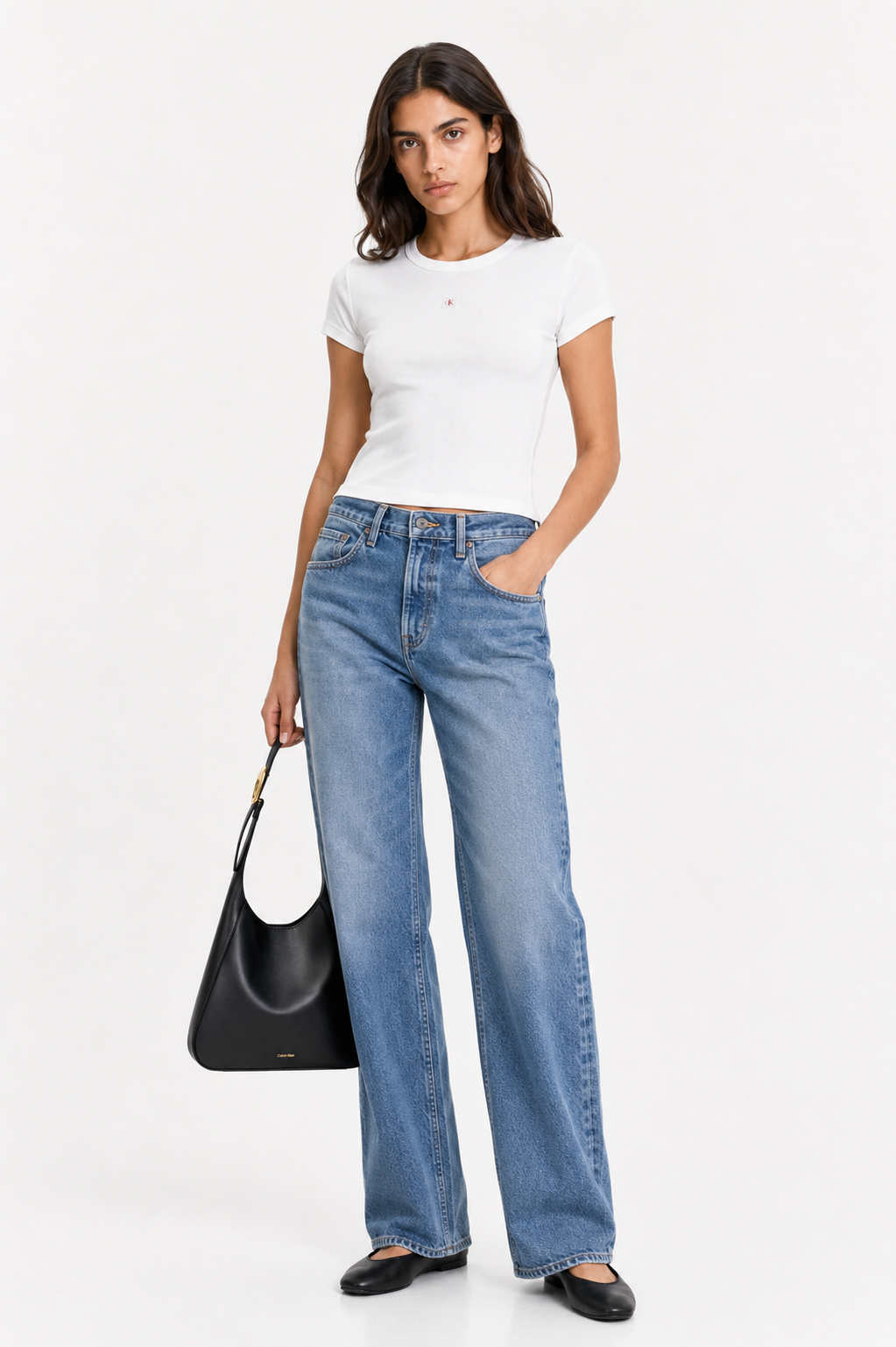 Дамска чанта Women’s medium shoulder hobo bag Calvin Klein LV04F3410G UB1 lifestyle view