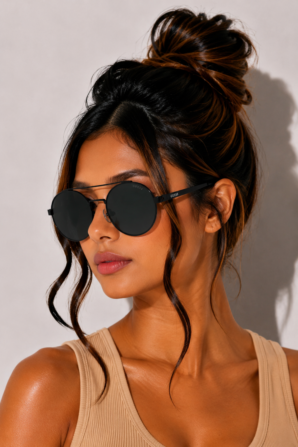 Дамски слънчеви очила Women’s metal sunglasses Guess GU6940 02Q Black lifestyle view